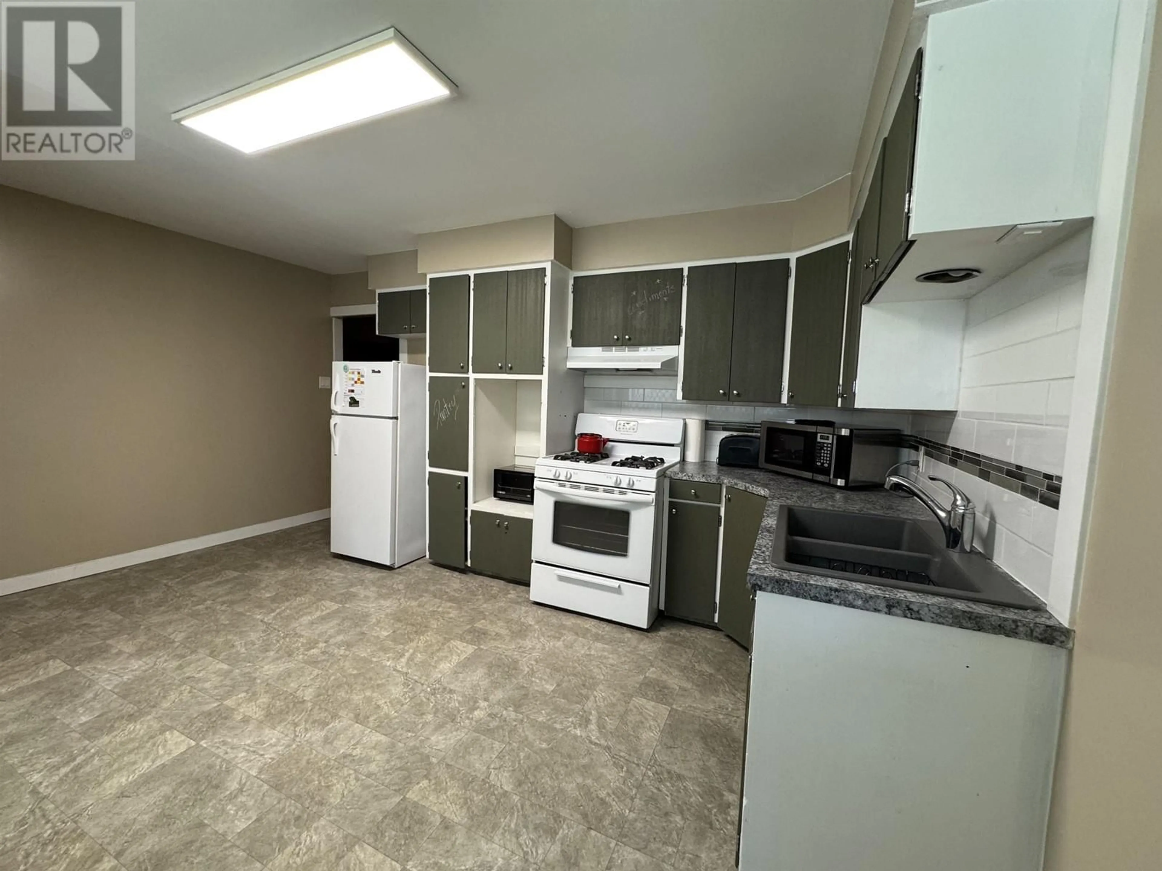 Standard kitchen, unknown for 1125 TOWER CRESCENT, Williams Lake British Columbia V2G1A6