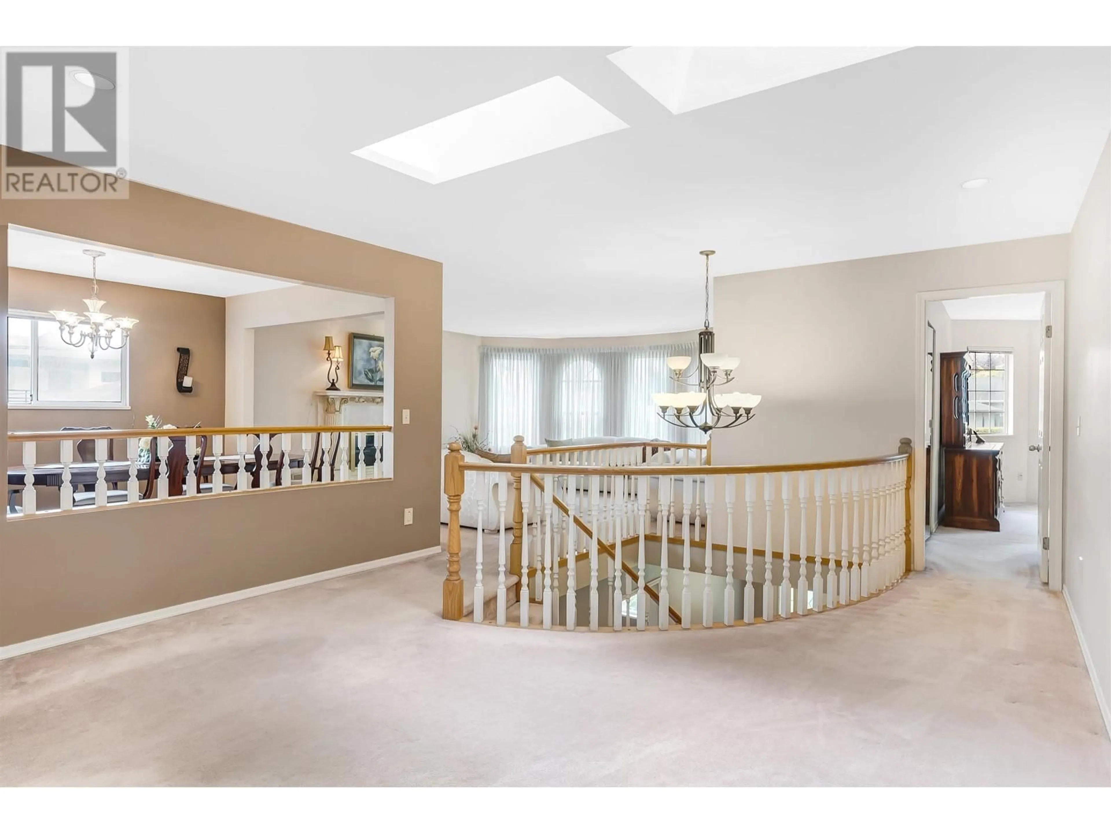 Indoor foyer for 5655 LAUREL STREET, Burnaby British Columbia V5G1N4