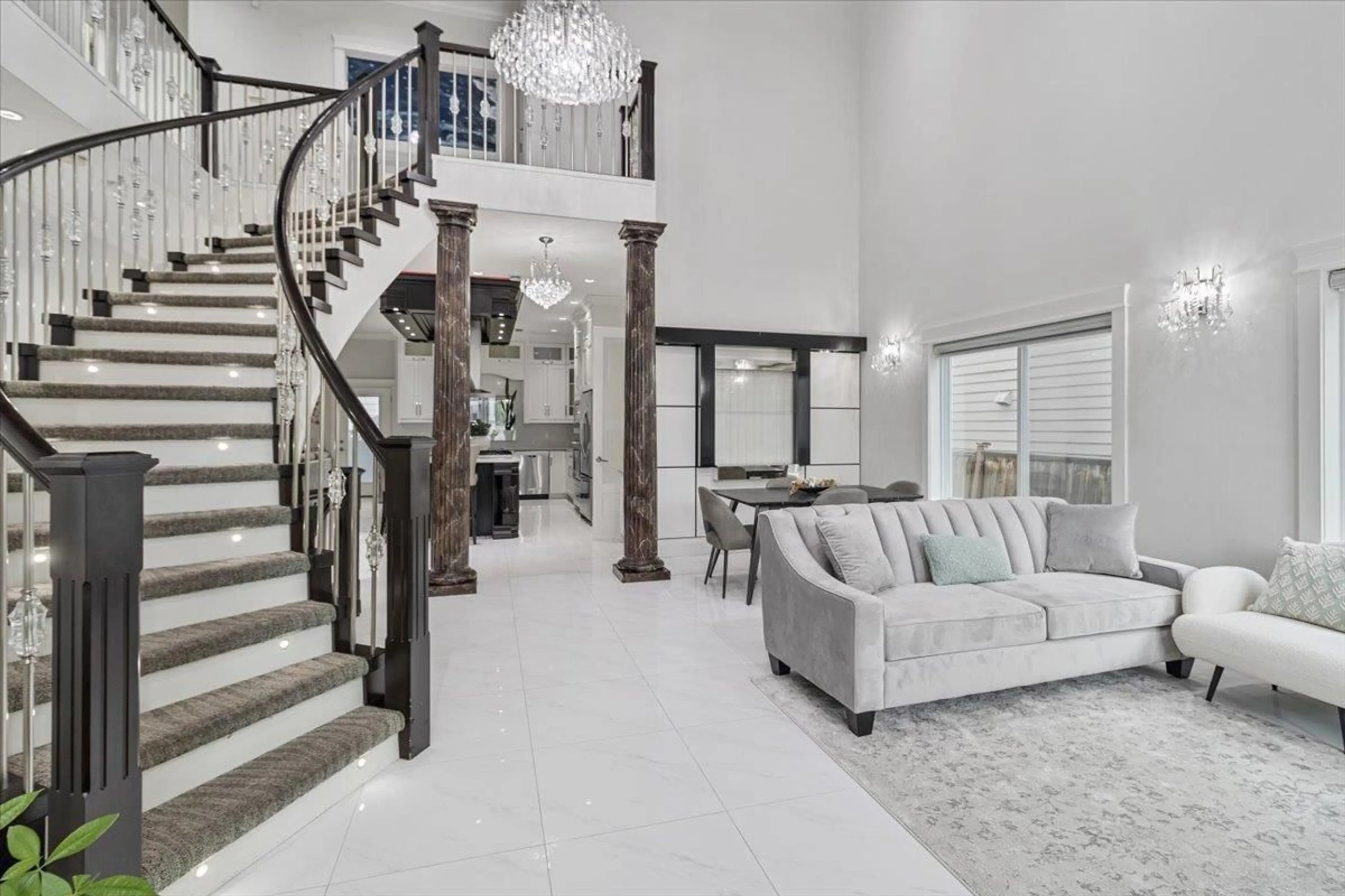 Indoor foyer for 14933 69A, Surrey British Columbia V3S0Y9