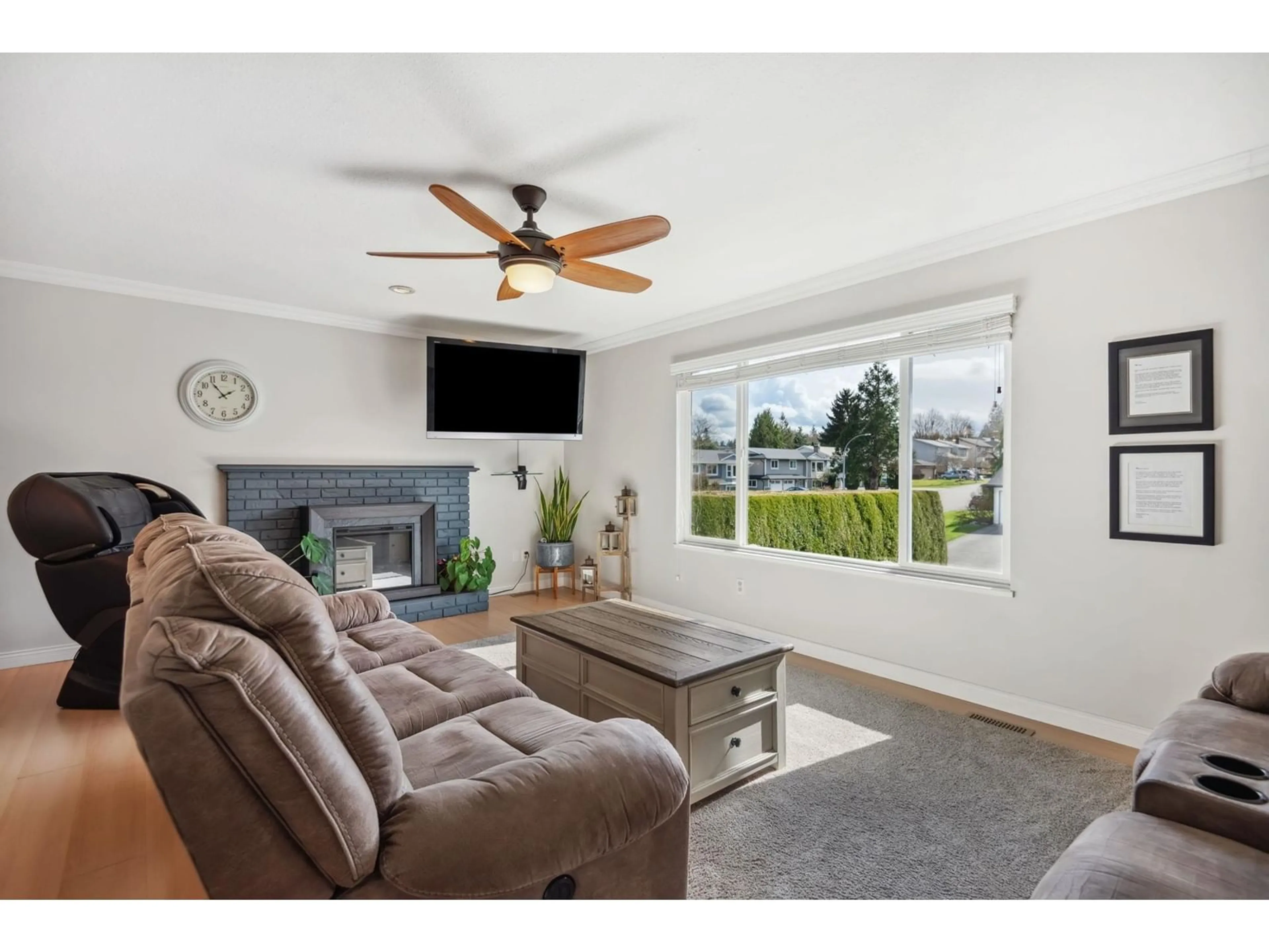 Living room with furniture, unknown for 21247 94B, Langley British Columbia V1M1L8