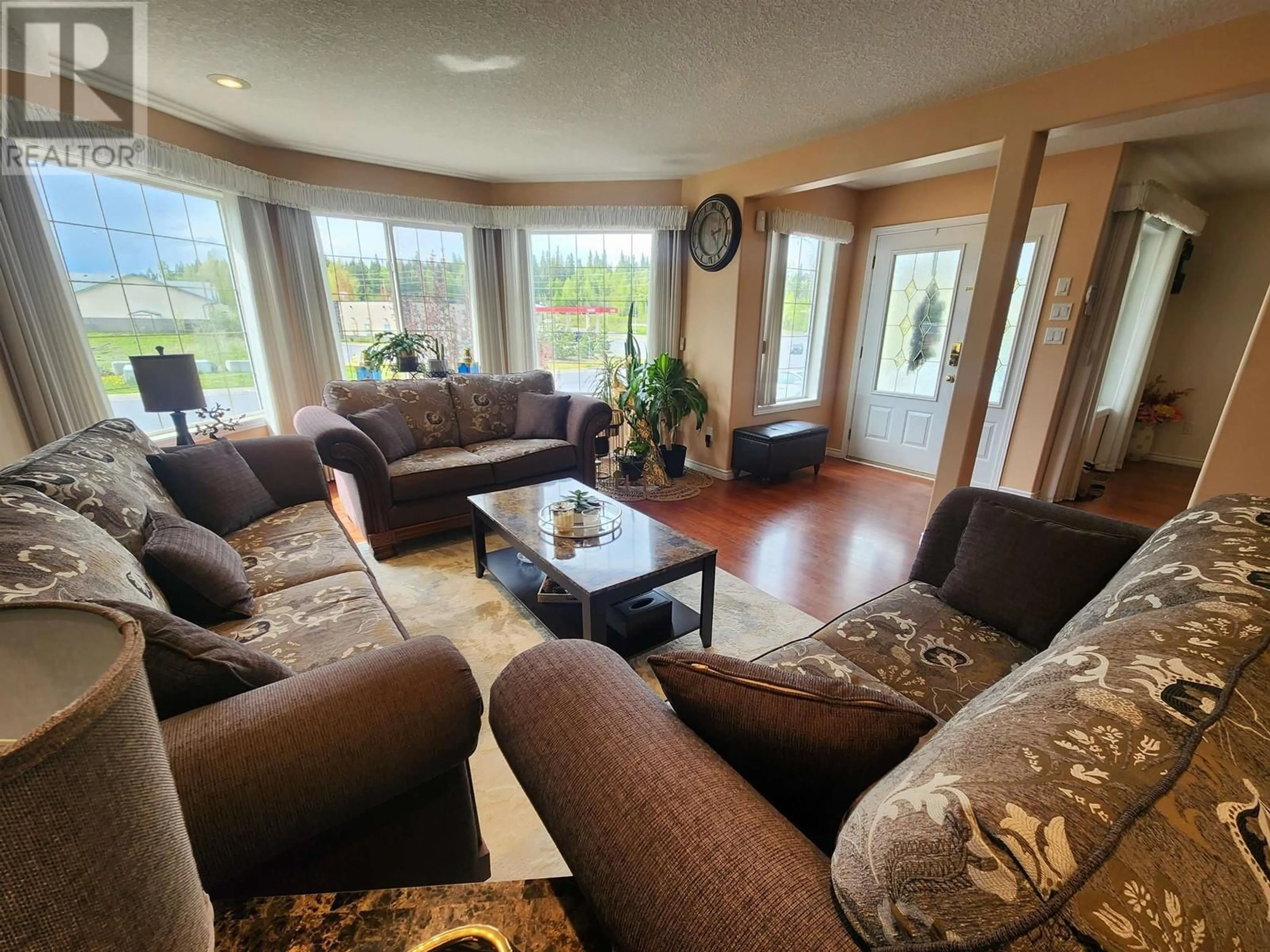 Living room with furniture, unknown for 6808 WESTGATE AVENUE, Prince George British Columbia V2N5R2