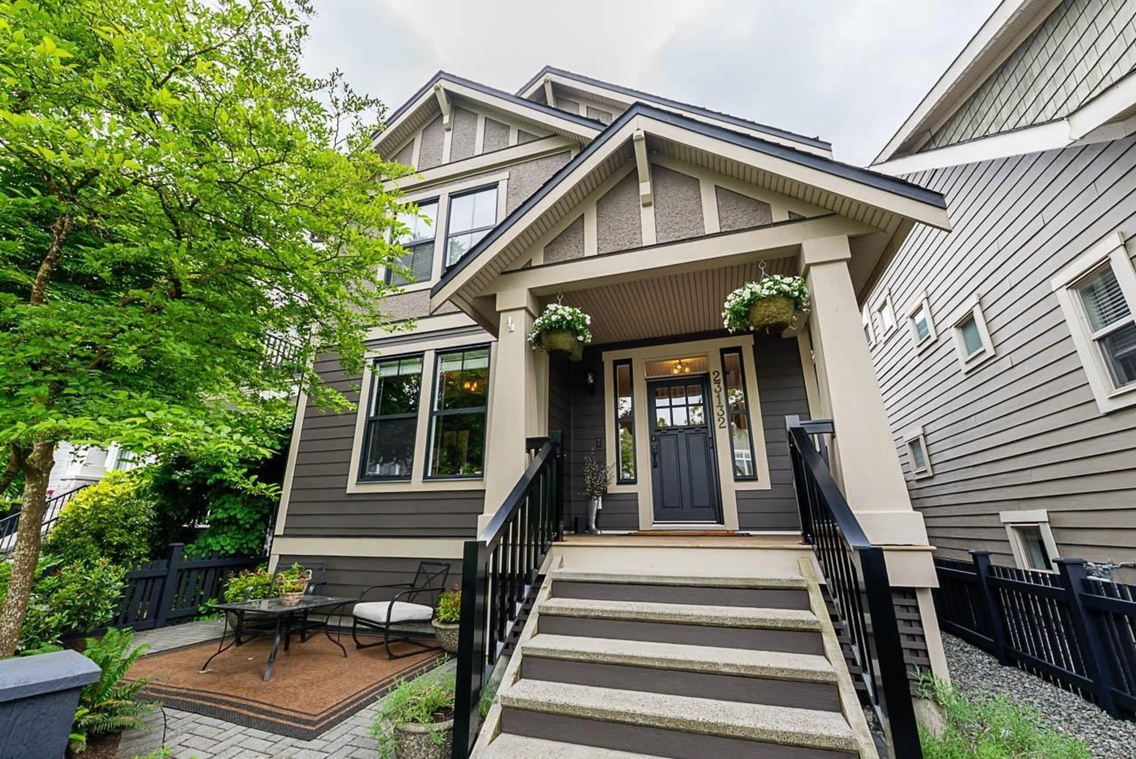 Home with vinyl exterior material, street for 23132 MUENCH, Langley British Columbia V1M4G6