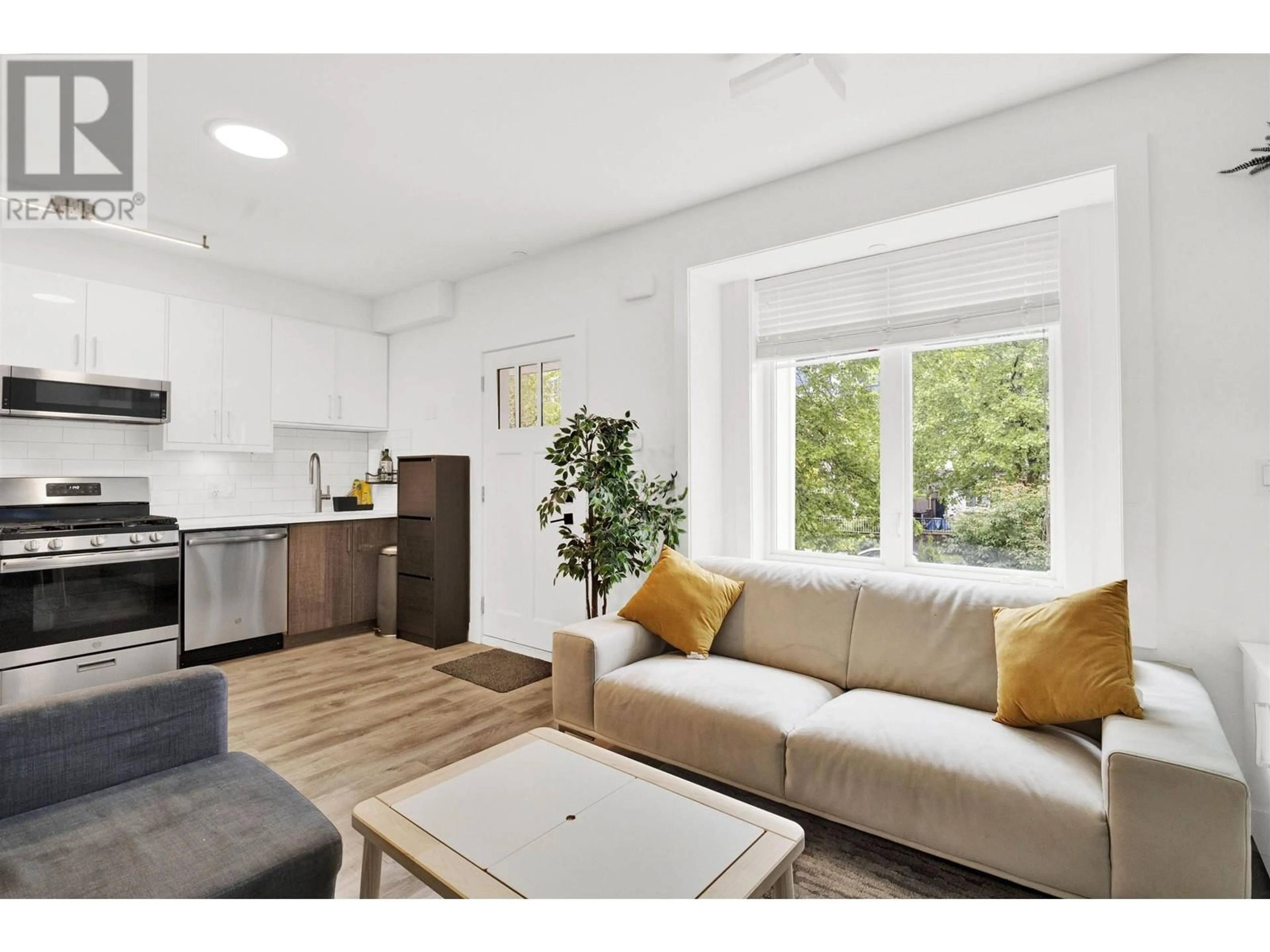 Living room with furniture, wood/laminate floor for 2743 DUKE STREET, Vancouver British Columbia V5R4S8
