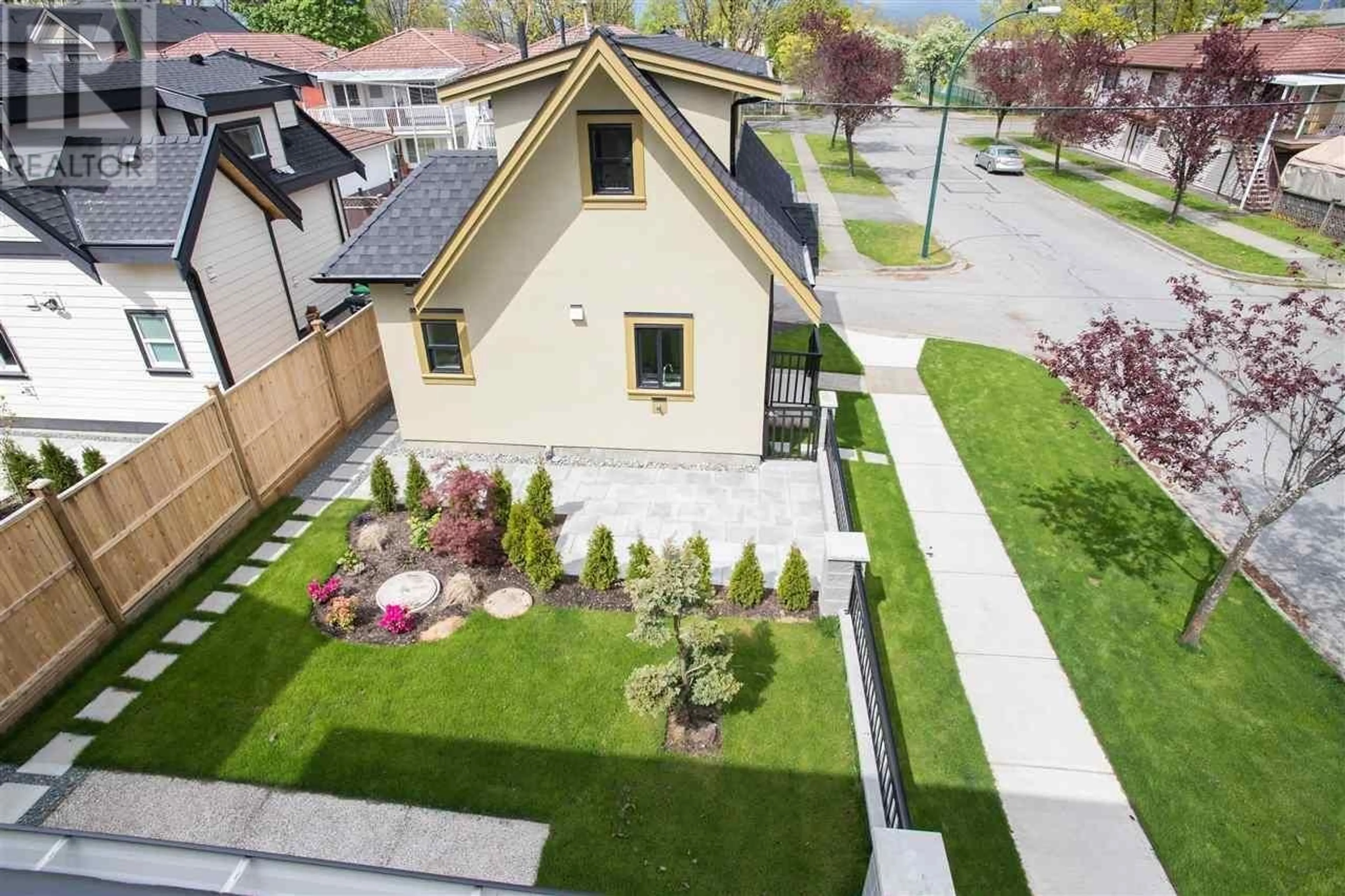 A pic from outside/outdoor area/front of a property/back of a property/a pic from drone, street for 4375 SIDNEY STREET, Vancouver British Columbia V5N5S6
