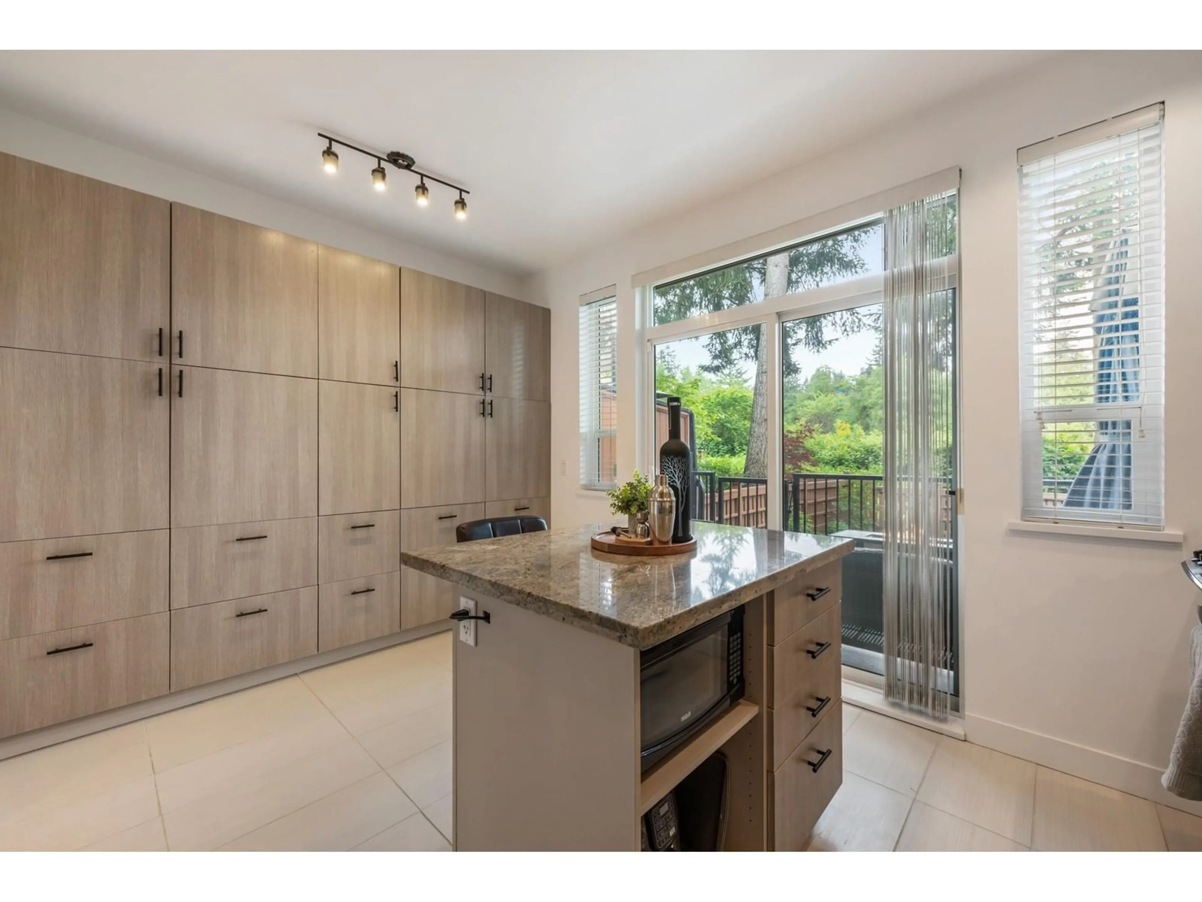 Contemporary kitchen, ceramic/tile floor for 53 - 2929 156, Surrey British Columbia V3Z0S9
