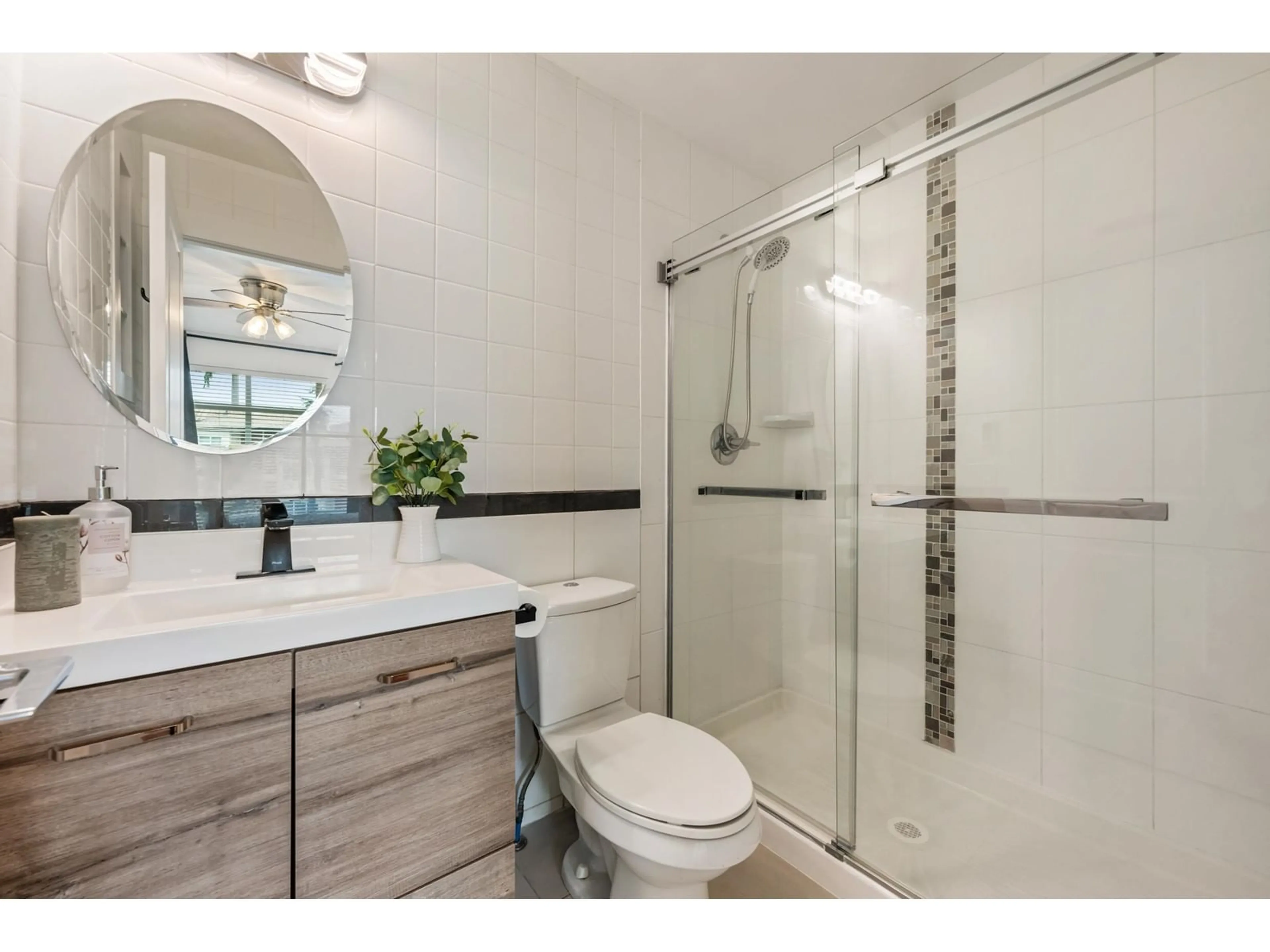 Standard bathroom, ceramic/tile floor for 53 - 2929 156, Surrey British Columbia V3Z0S9