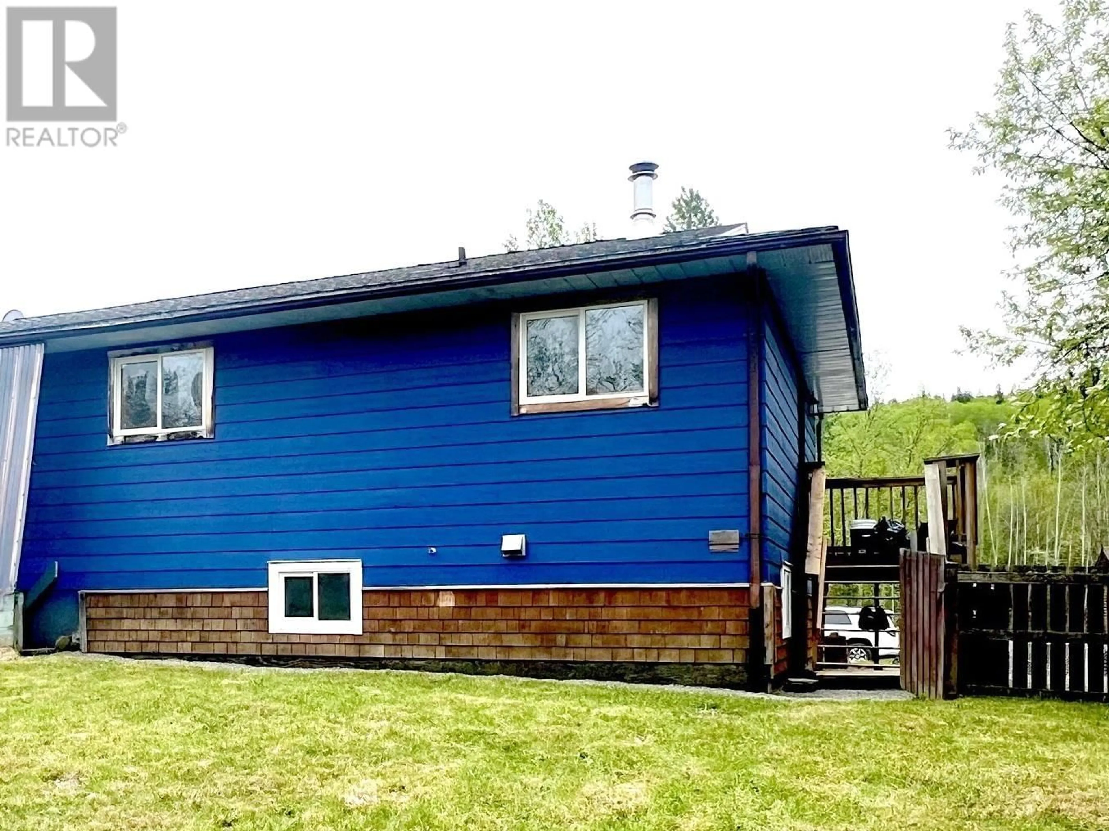 Home with vinyl exterior material, building for 2625 WIGGINS WAY, Hazelton British Columbia V0J1Y1