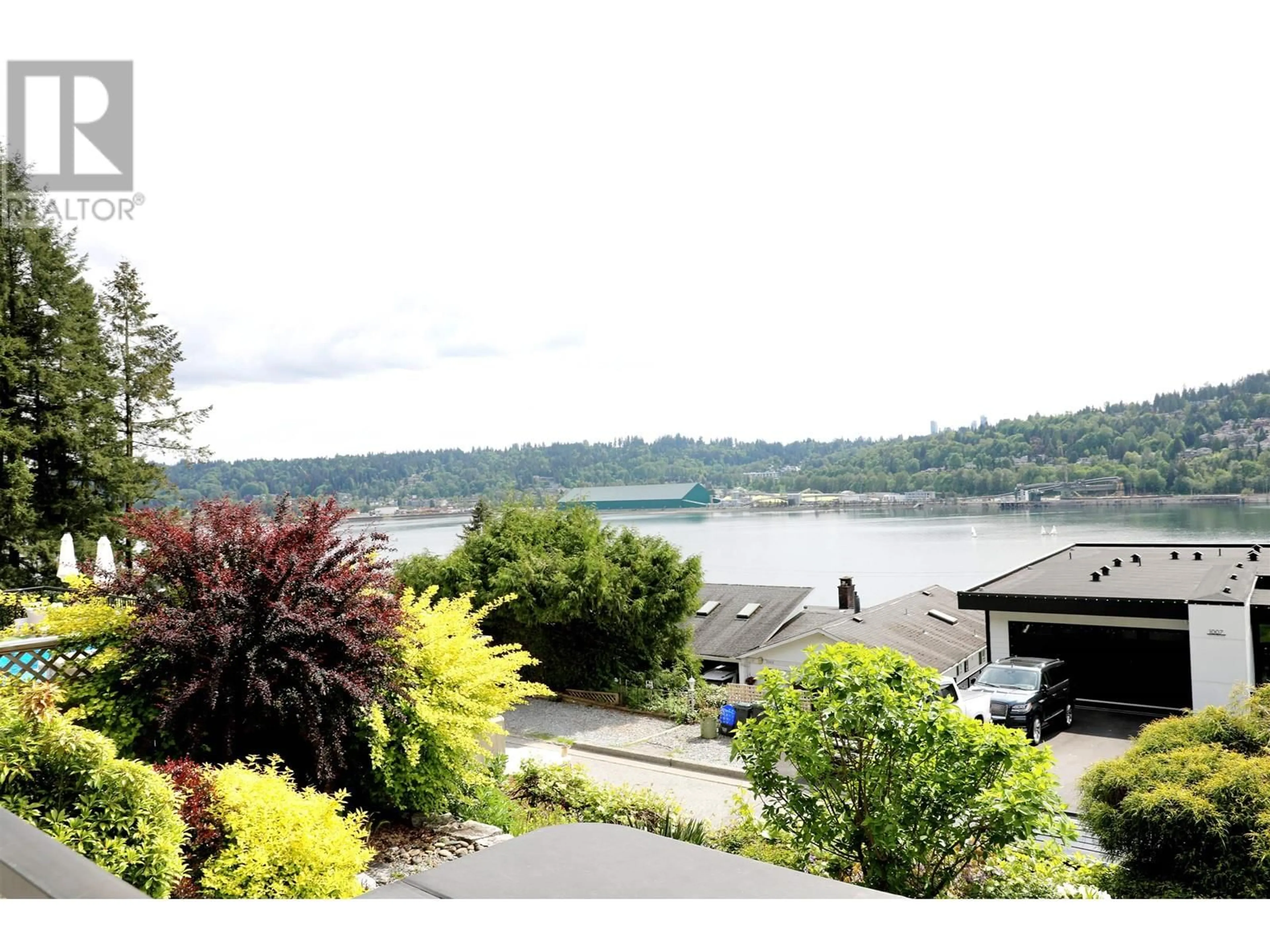 Patio, water/lake/river/ocean view for 18 AXFORD BAY, Port Moody British Columbia V3H3R2