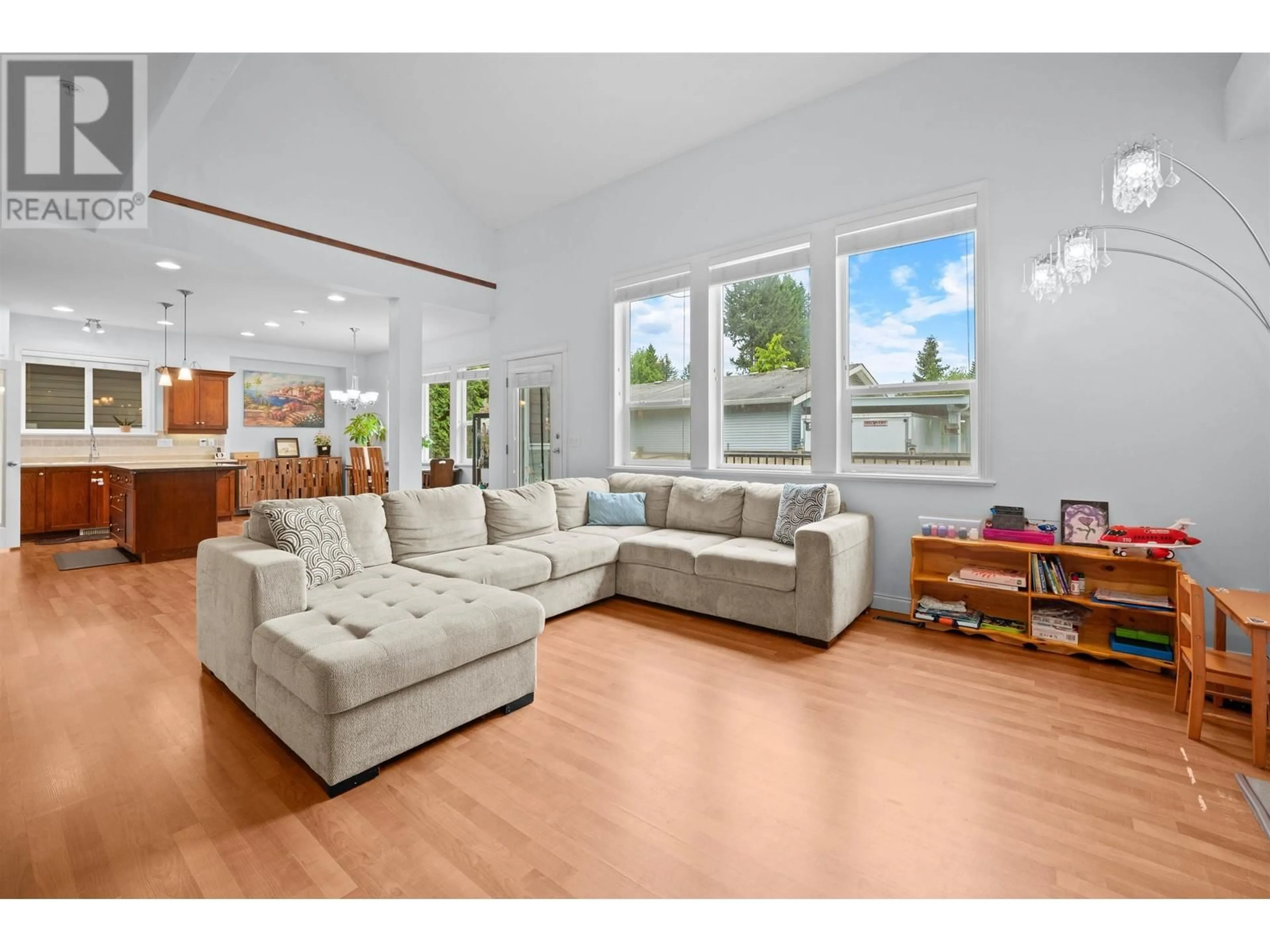 Living room with furniture, wood/laminate floor for 109 - 21868 LOUGHEED HIGHWAY, Maple Ridge British Columbia V2X2S4