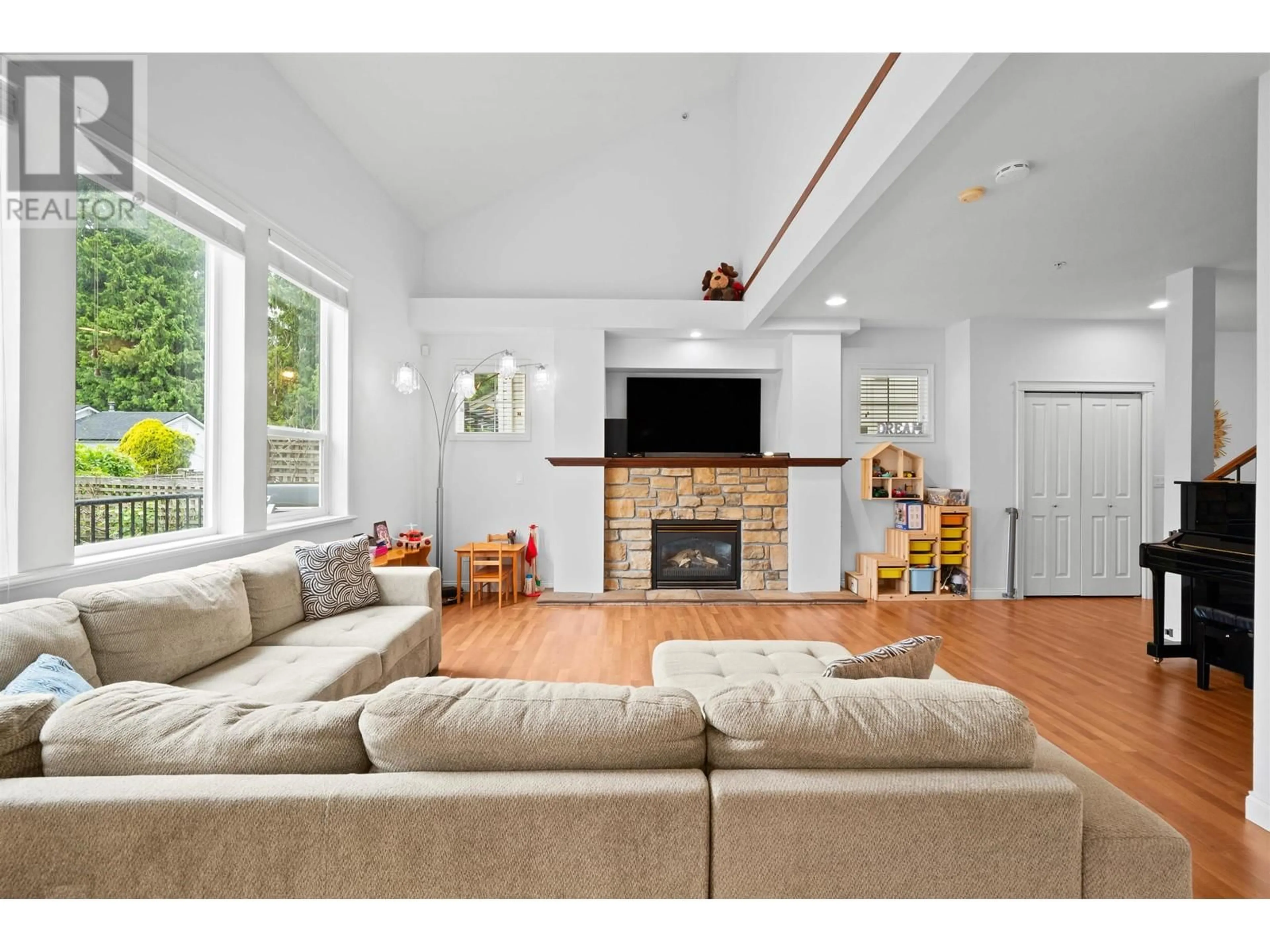 Living room with furniture, unknown for 109 - 21868 LOUGHEED HIGHWAY, Maple Ridge British Columbia V2X2S4
