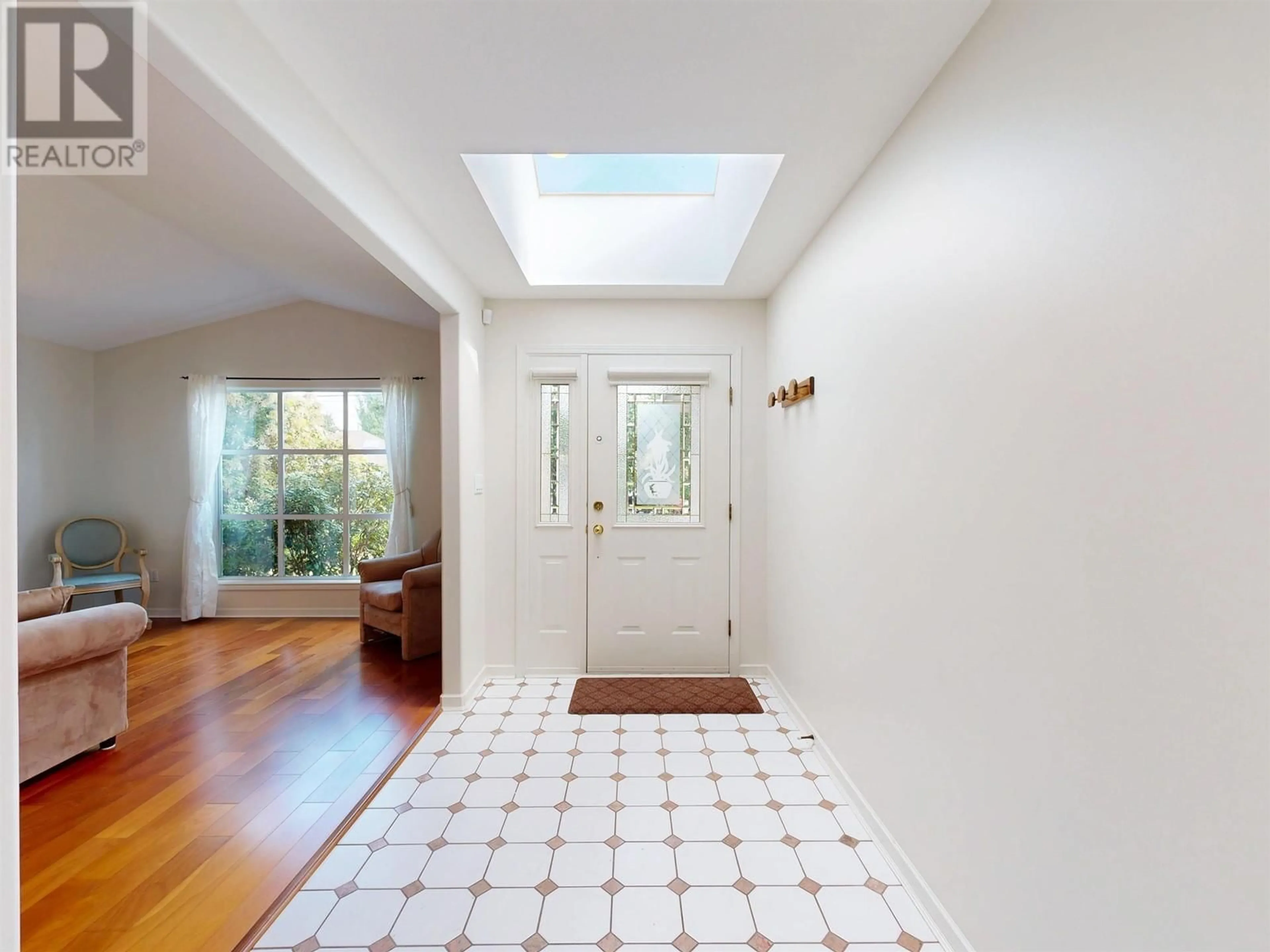 Indoor entryway for 5079 CENTRAL AVENUE, Delta British Columbia V4K2H1