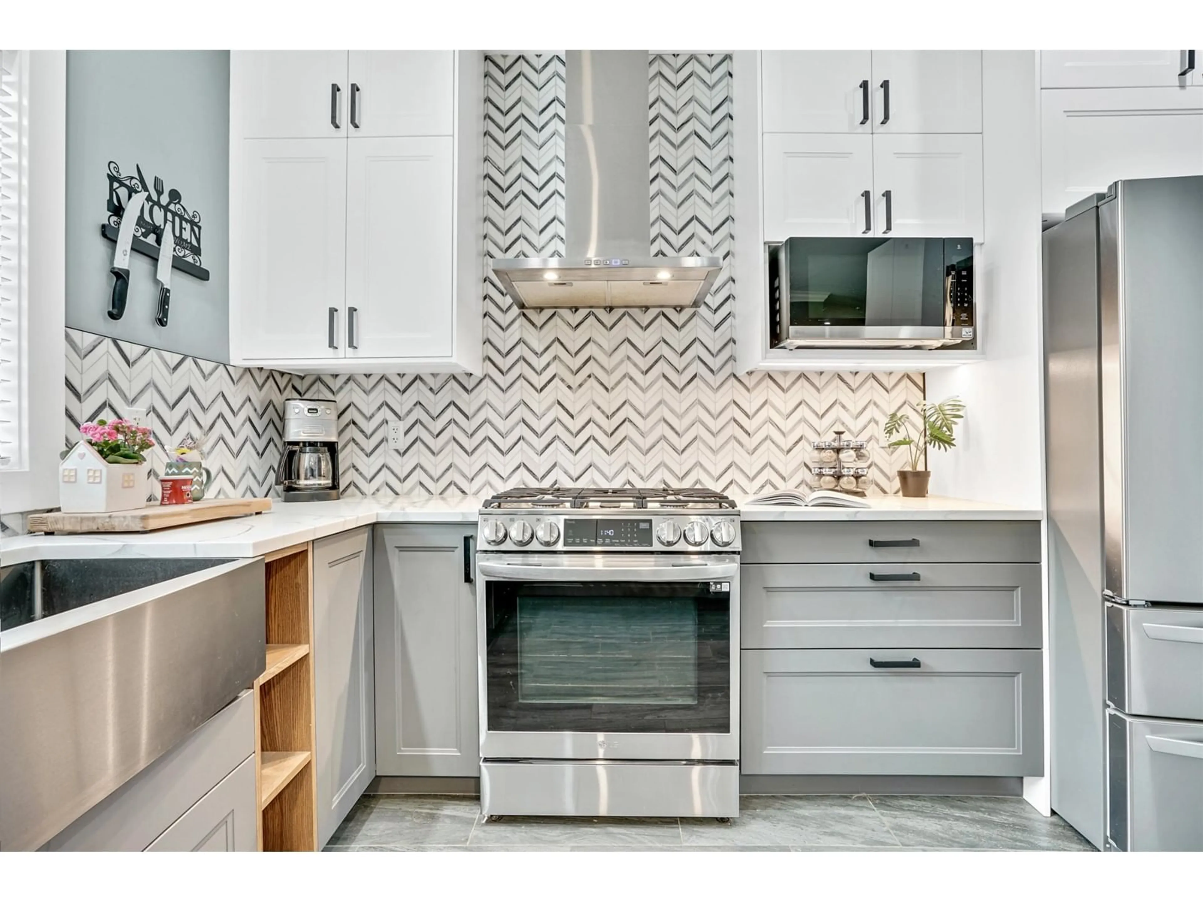 Contemporary kitchen, ceramic/tile floor for 1 - 20118 BEACON ROAD, Hope British Columbia V0X1L2