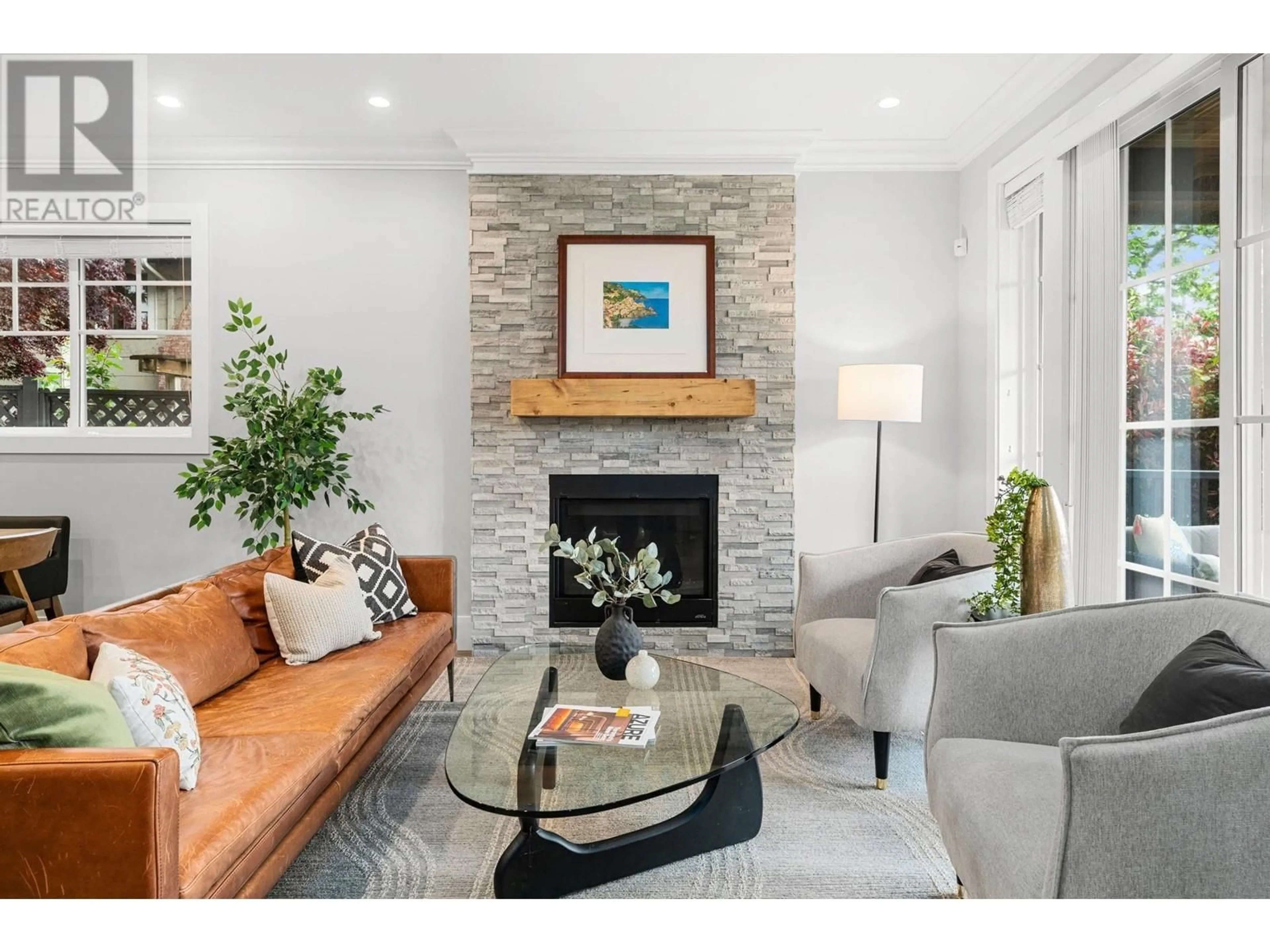 Living room with furniture, unknown for 328 9TH STREET, North Vancouver British Columbia V7L2B2