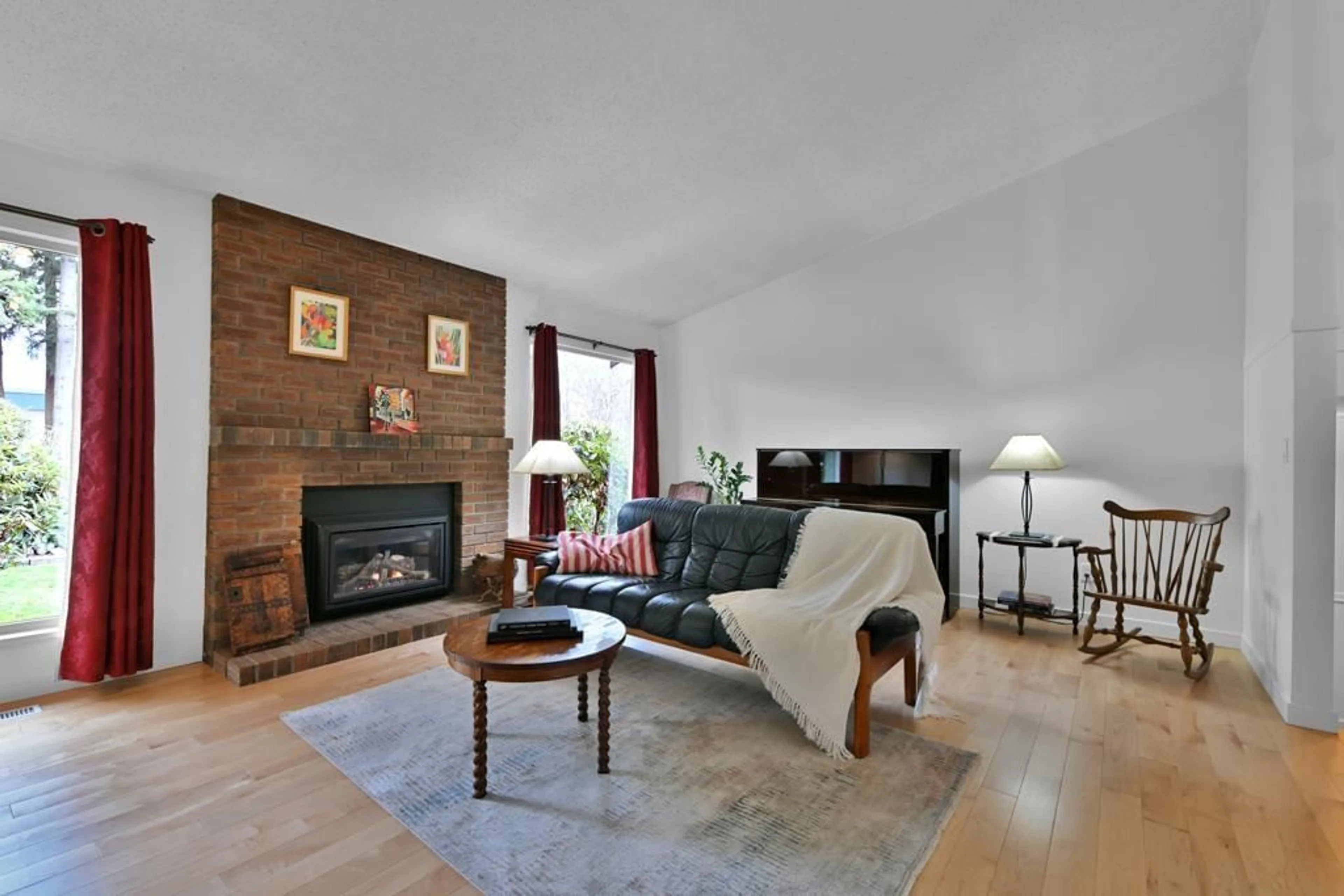 Living room with furniture, wood/laminate floor for 10906 80, Delta British Columbia V4C1W3