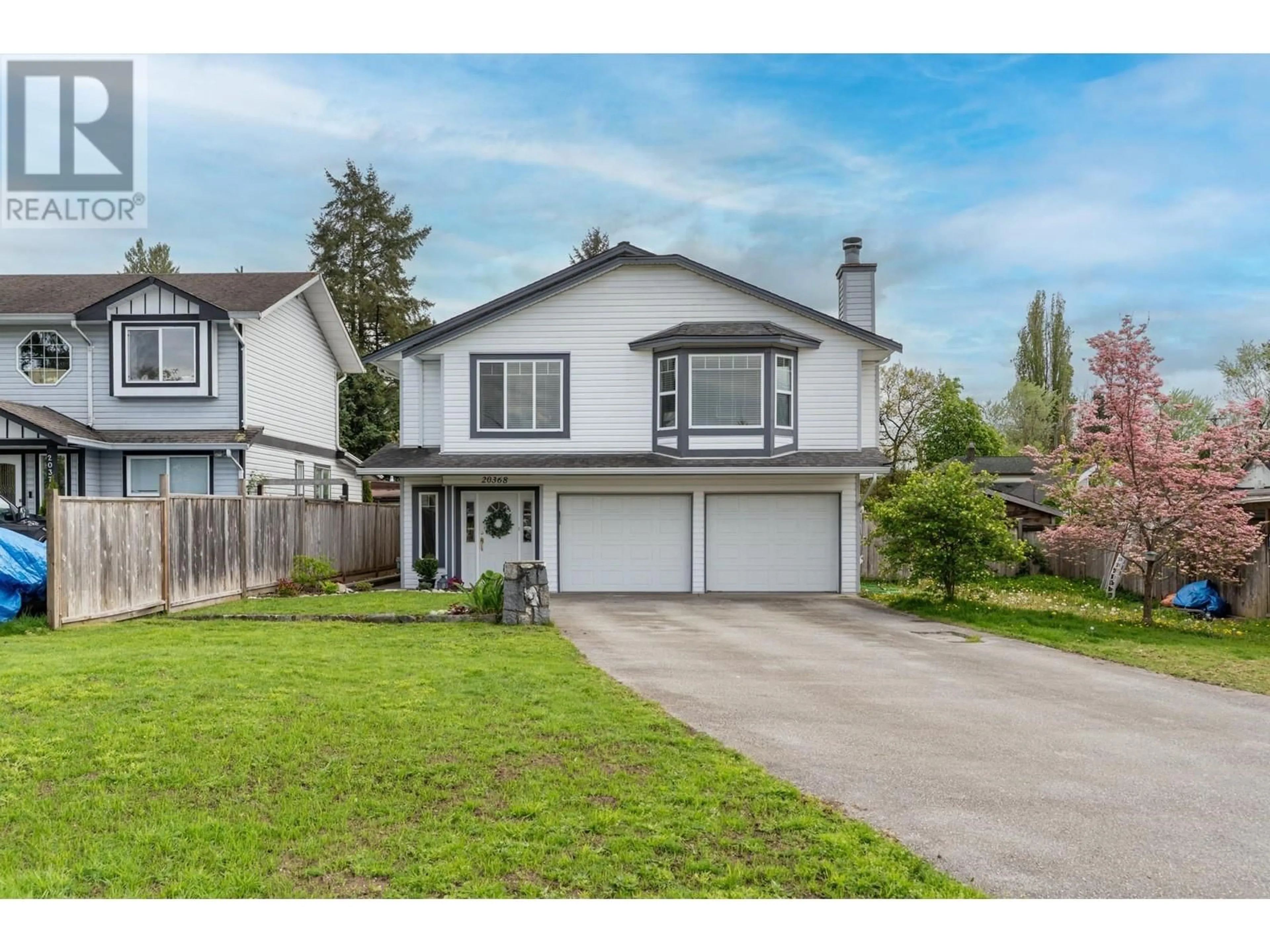 Home with vinyl exterior material, street for 20368 115 AVENUE, Maple Ridge British Columbia V2X1M3