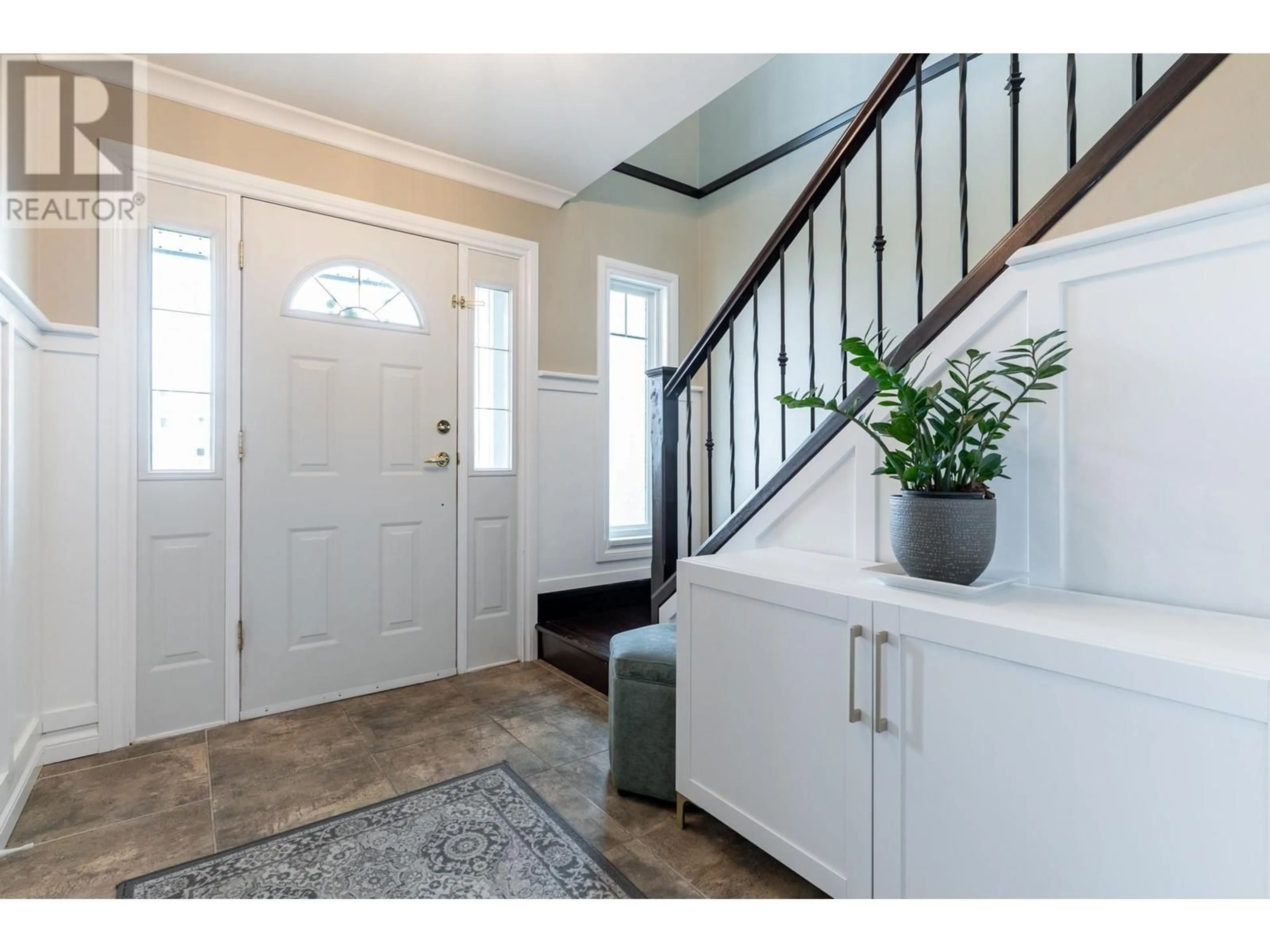 Indoor entryway for 20368 115 AVENUE, Maple Ridge British Columbia V2X1M3