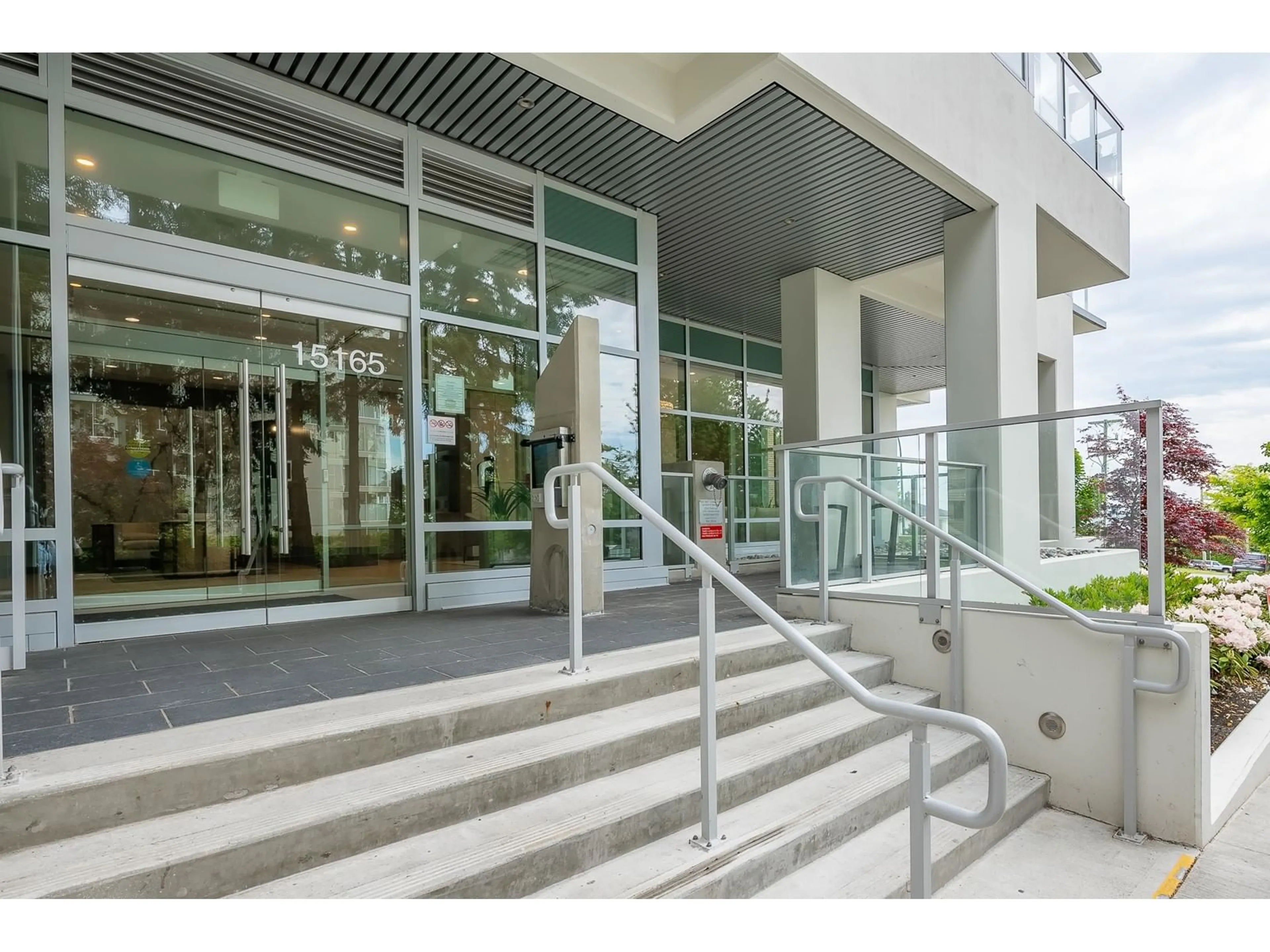 Indoor foyer for 1503 - 15165 THRIFT, White Rock British Columbia V4B0C1
