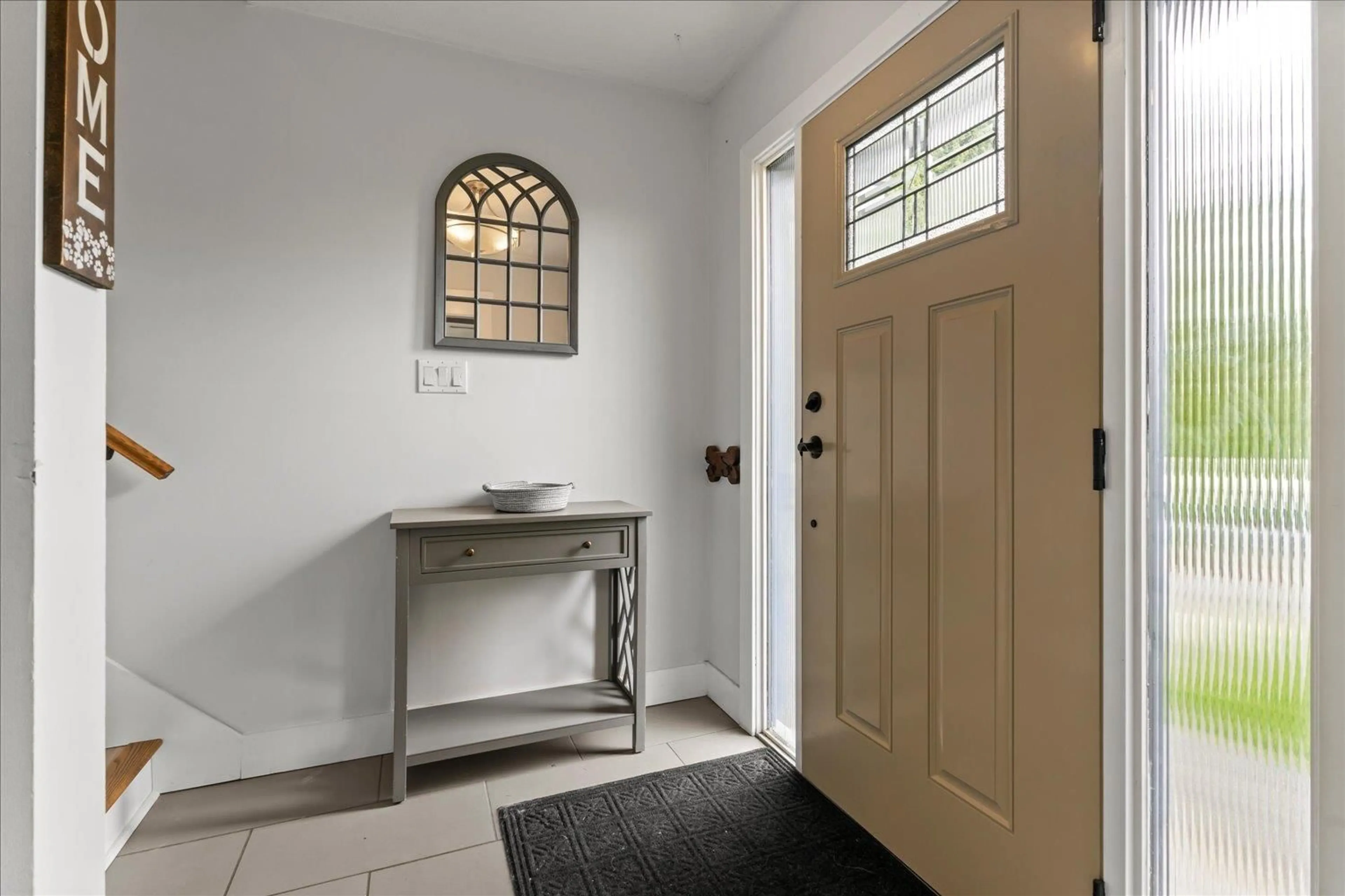 Indoor entryway for 26409 28, Langley British Columbia V4W3A6