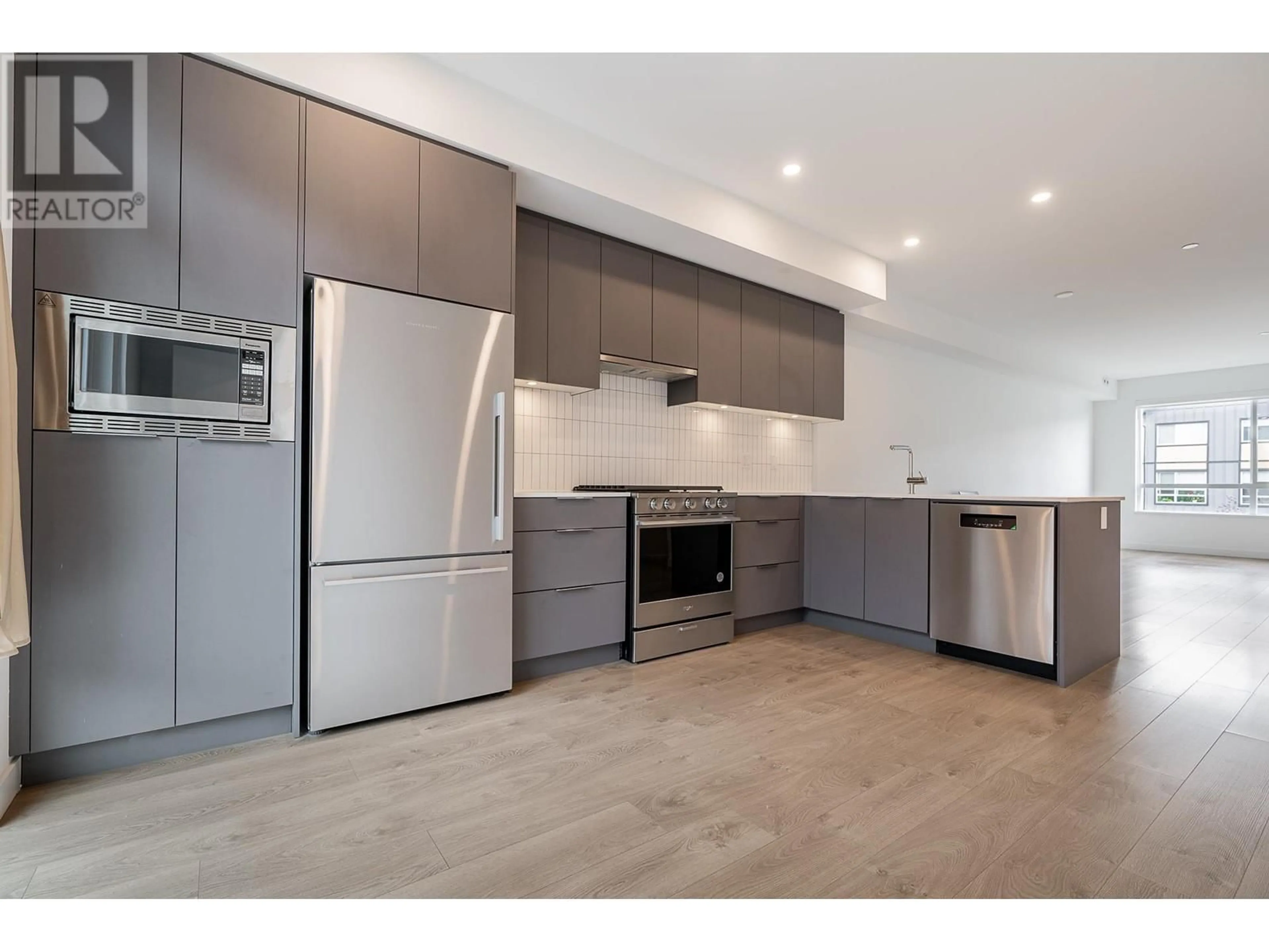 Open concept kitchen, wood/laminate floor for 19 - 4408 CORMORANT WAY, Tsawwassen British Columbia V4M0E9