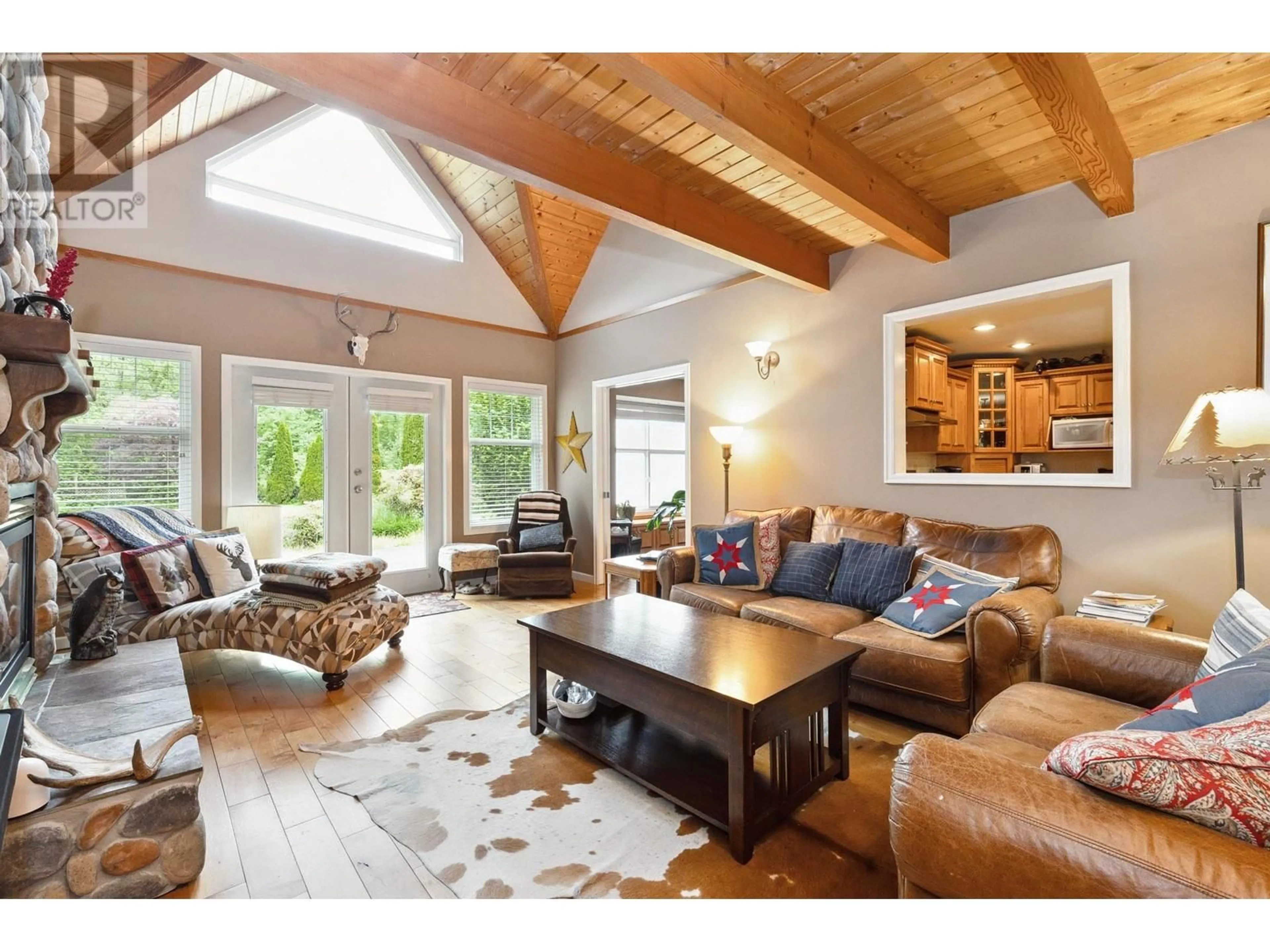 Living room with furniture, wood/laminate floor for 9955 ODELL STREET, Maple Ridge British Columbia V2W1M5
