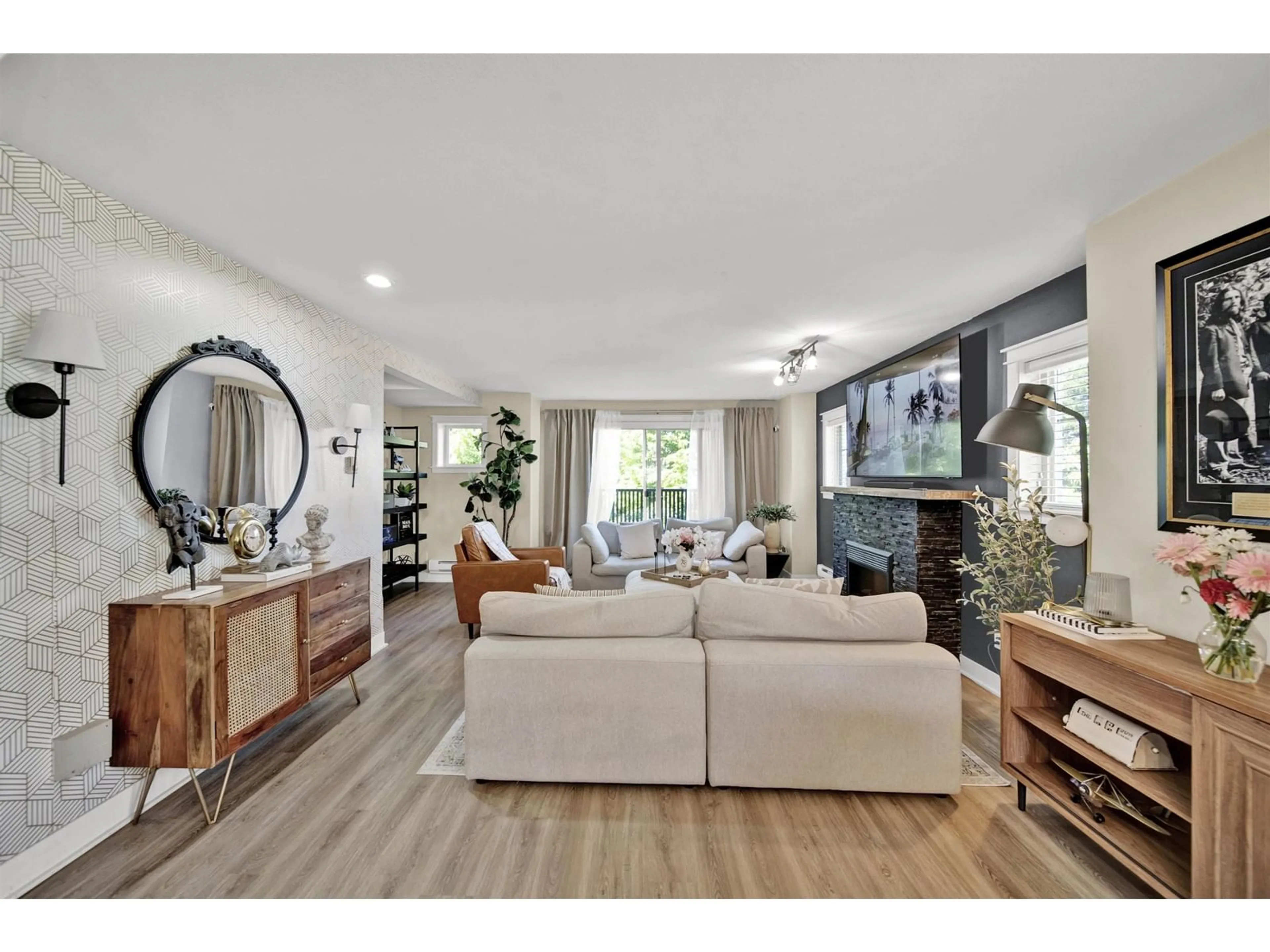 Living room with furniture, unknown for 101 - 13368 72, Surrey British Columbia V3W2N6