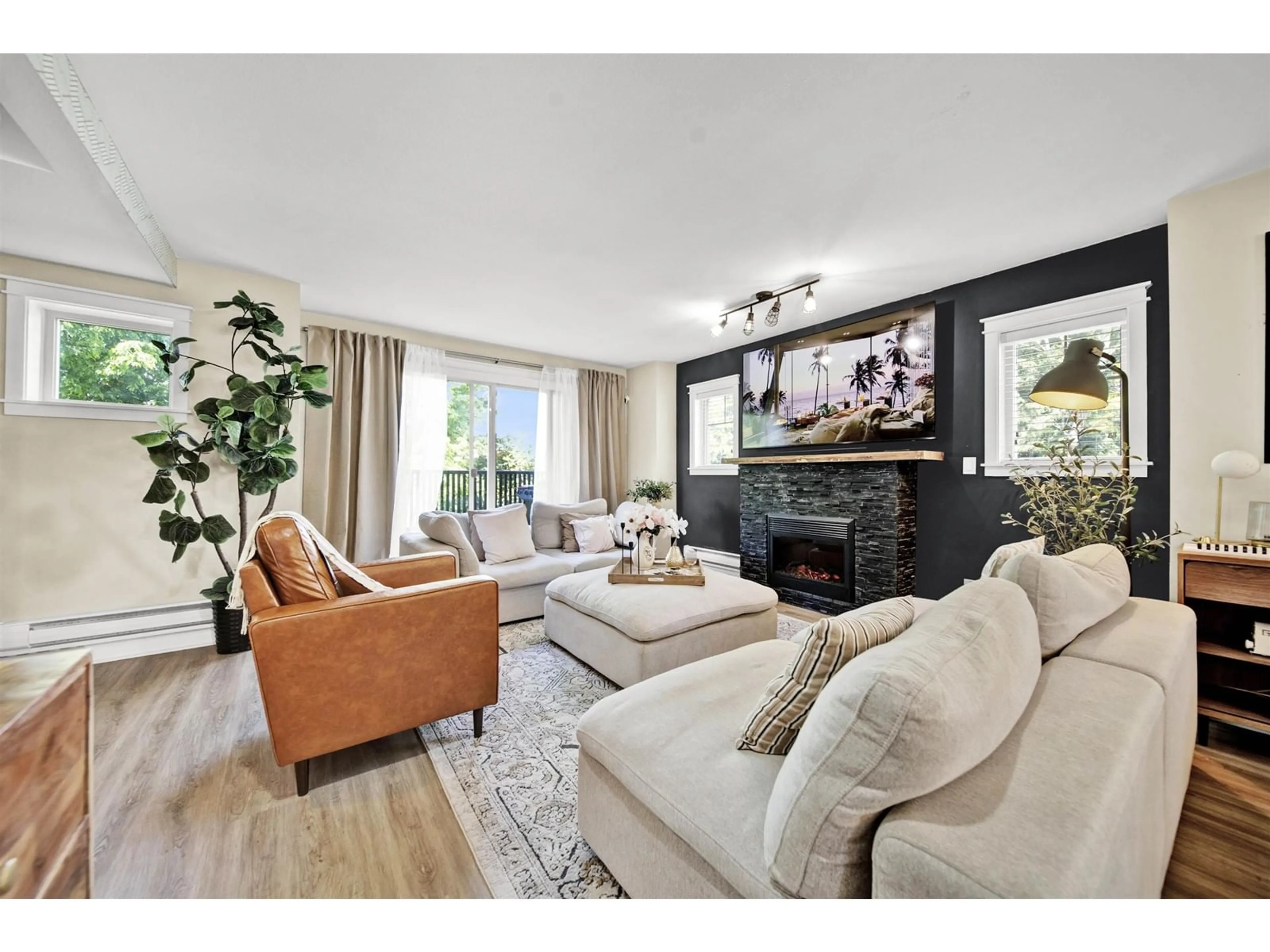Living room with furniture, wood/laminate floor for 101 - 13368 72, Surrey British Columbia V3W2N6
