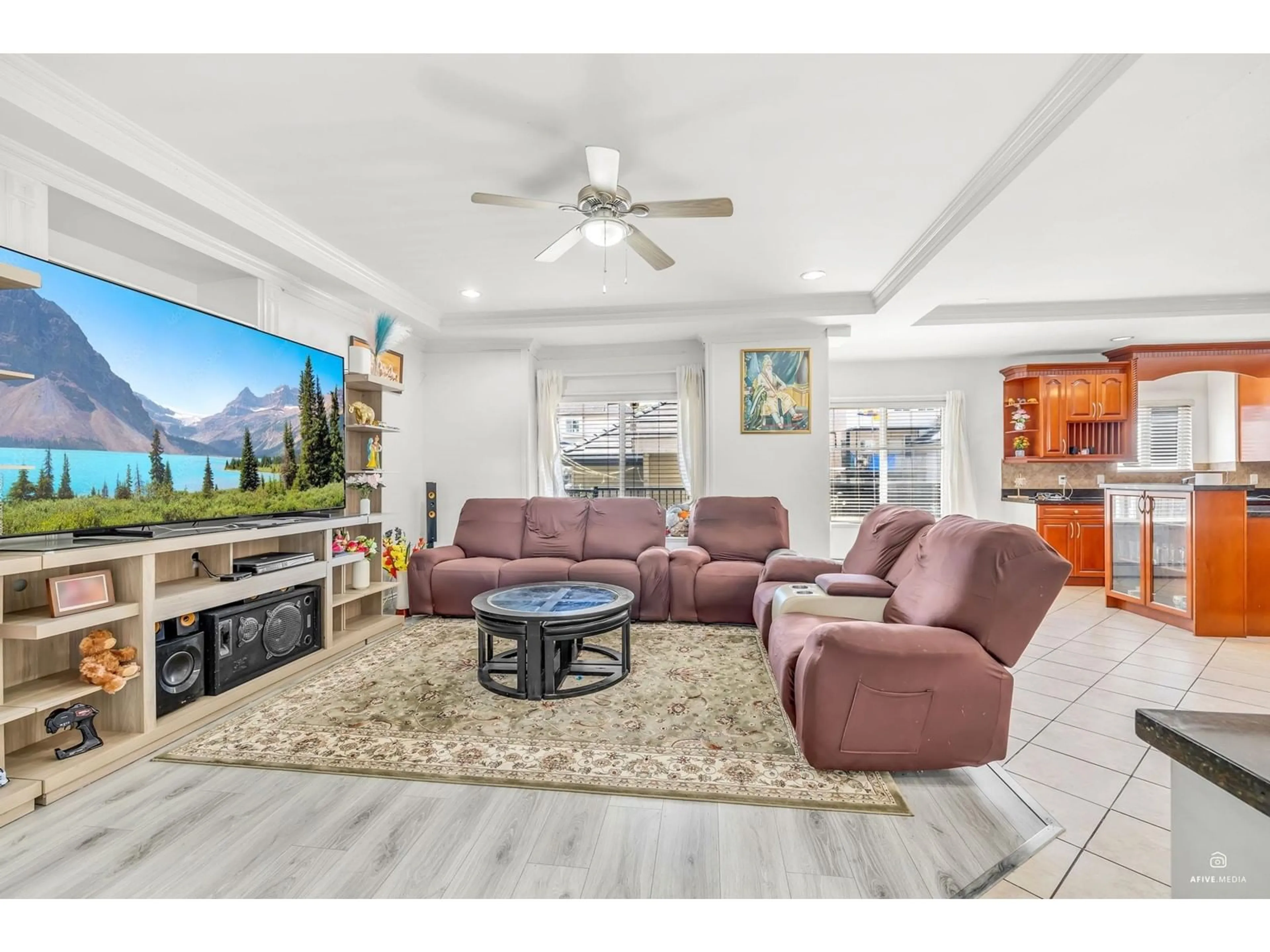 Living room with furniture, ceramic/tile floor for 12168 96A, Surrey British Columbia V3V7C3