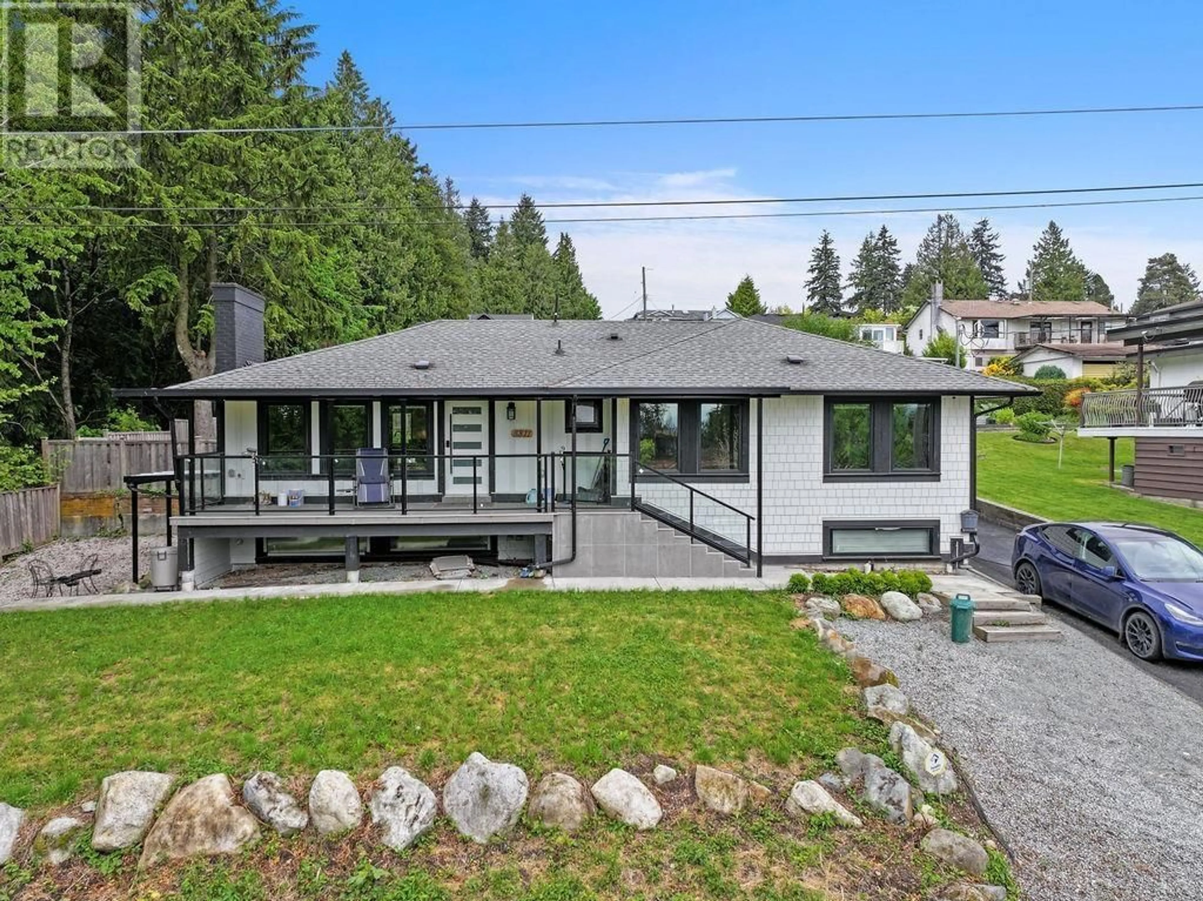 A pic from outside/outdoor area/front of a property/back of a property/a pic from drone, unknown for 5811 PATRICK STREET, Burnaby British Columbia V5J3B5