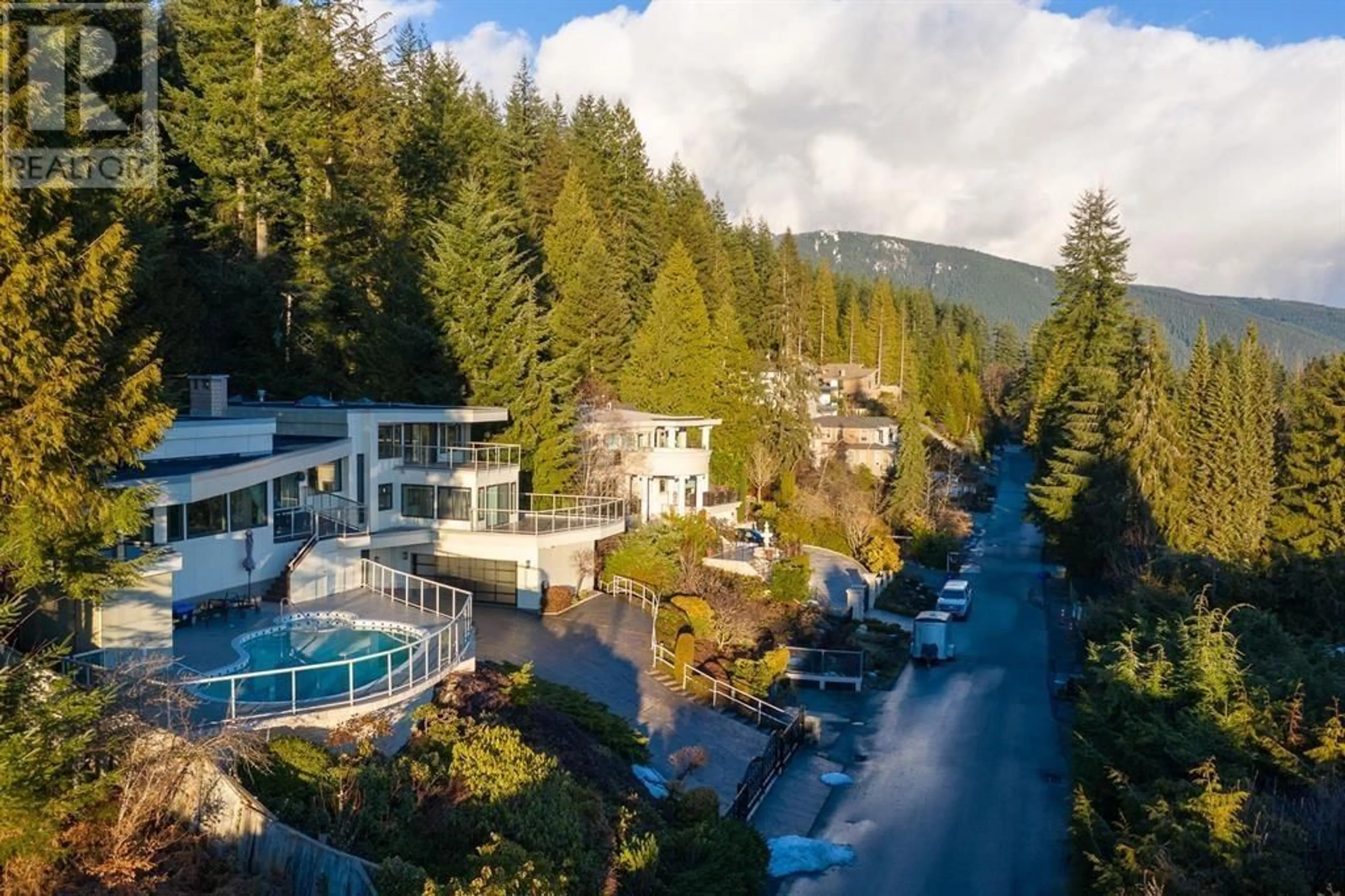 A pic from outside/outdoor area/front of a property/back of a property/a pic from drone, unknown for 1151 MILLSTREAM ROAD, West Vancouver British Columbia V7S2C8