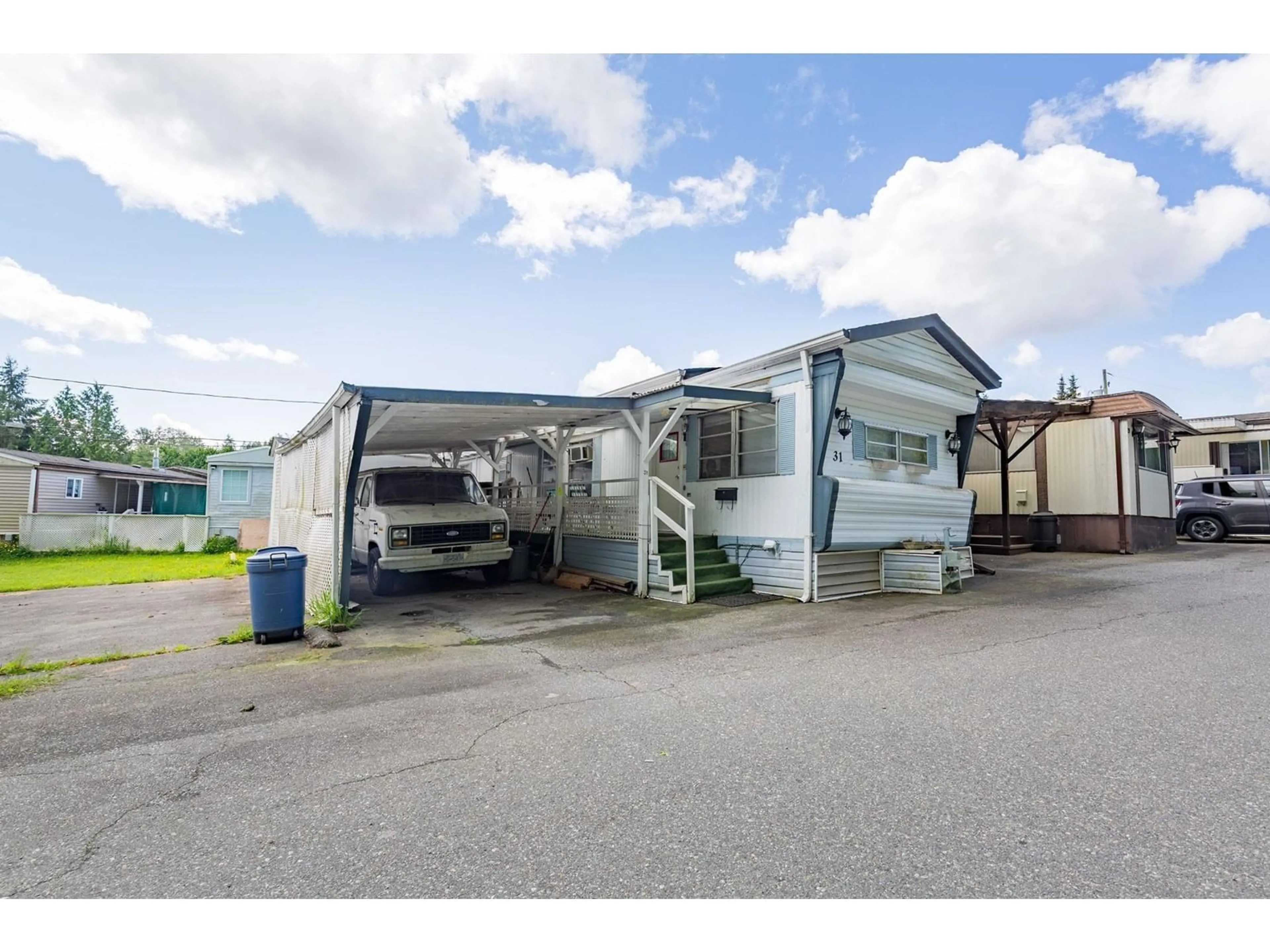 Indoor garage for 31 - 8266 KING GEORGE, Surrey British Columbia V3W5C2