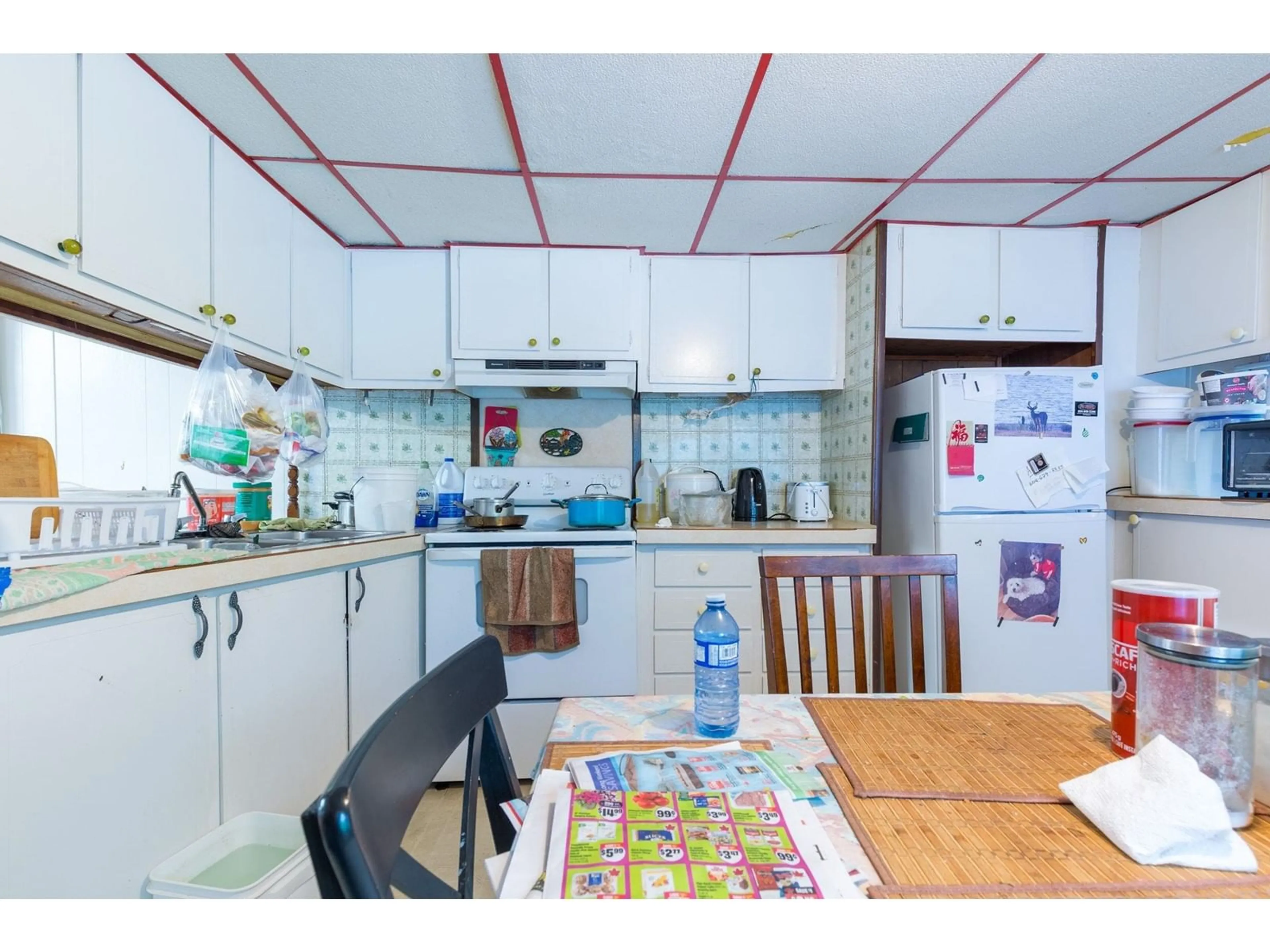 Standard kitchen, wood/laminate floor for 31 - 8266 KING GEORGE, Surrey British Columbia V3W5C2