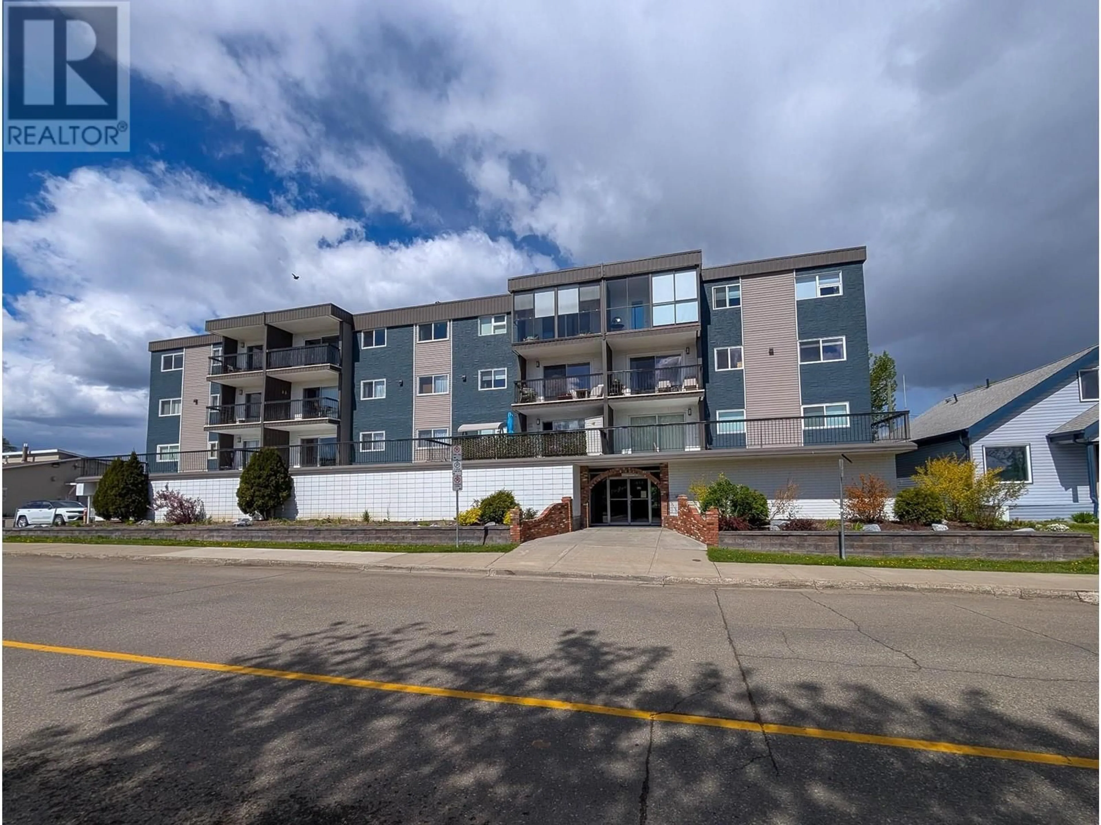A pic from outside/outdoor area/front of a property/back of a property/a pic from drone, building for 104 - 1654 10TH AVENUE, Prince George British Columbia V2L3S4