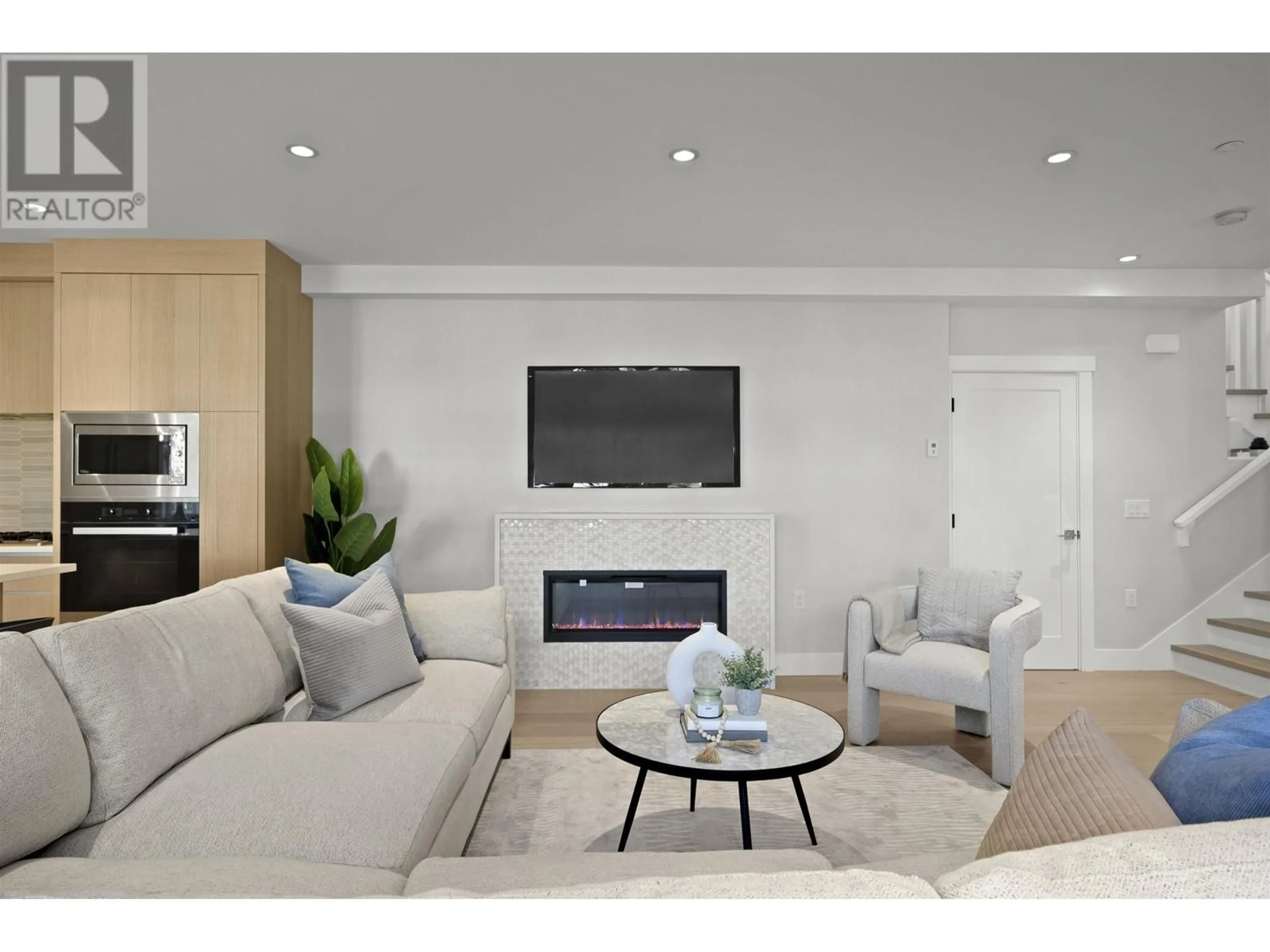 Living room with furniture, unknown for 1060 15 TH AVENUE, Vancouver British Columbia V6H1R6