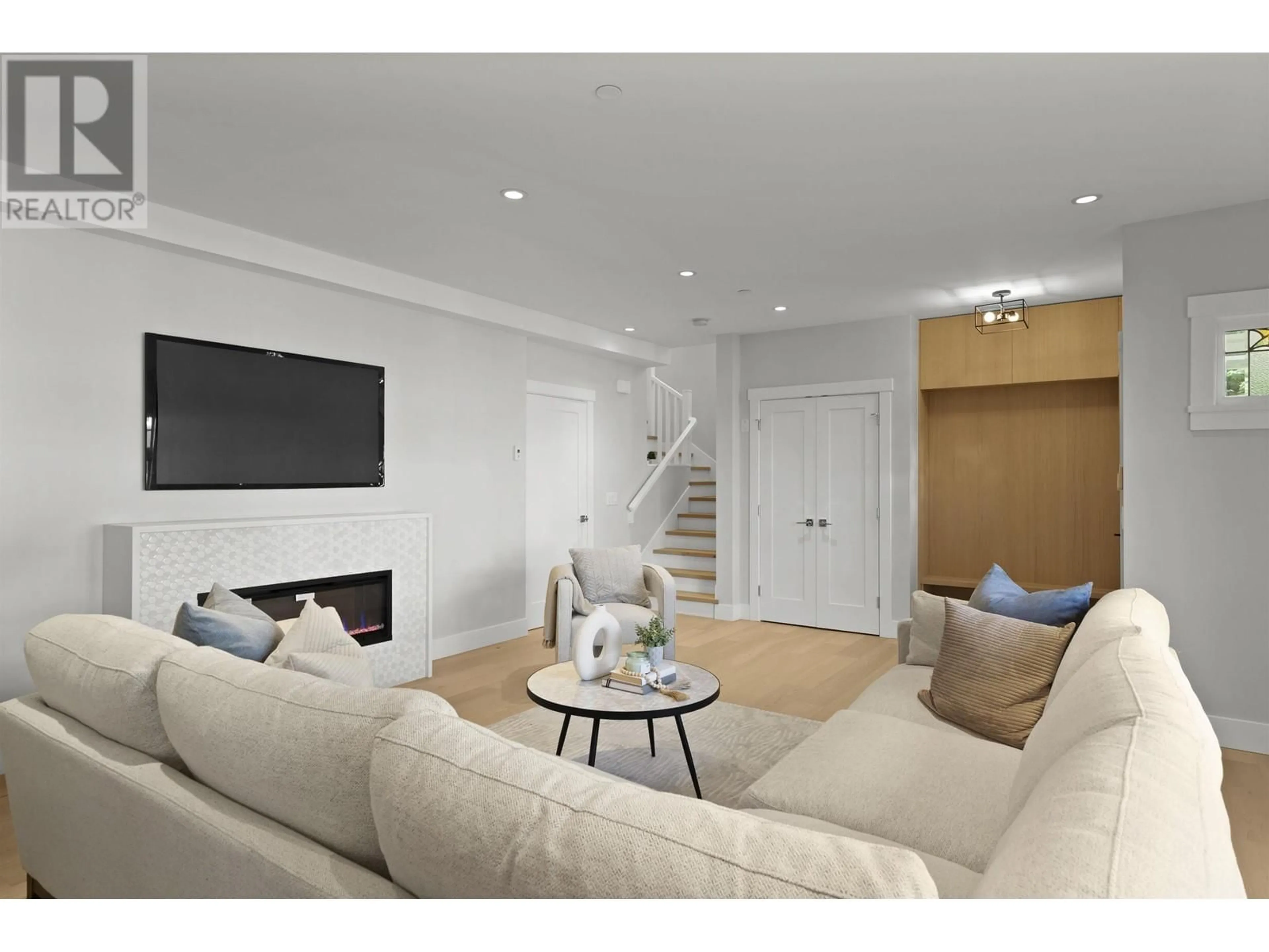 Living room with furniture, unknown for 1060 15 TH AVENUE, Vancouver British Columbia V6H1R6