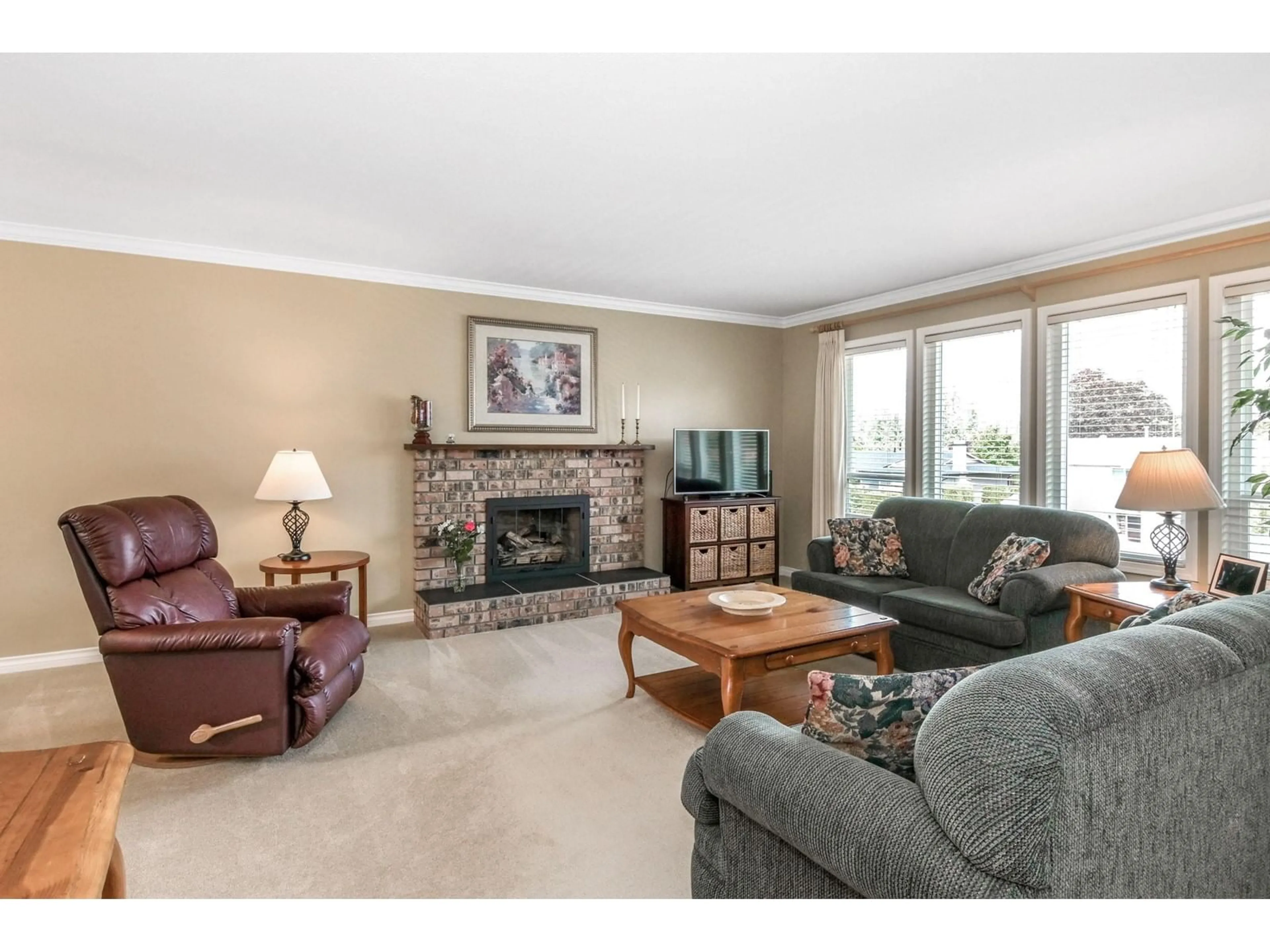 Living room with furniture, unknown for 9415 212B, Langley British Columbia V1M1M5