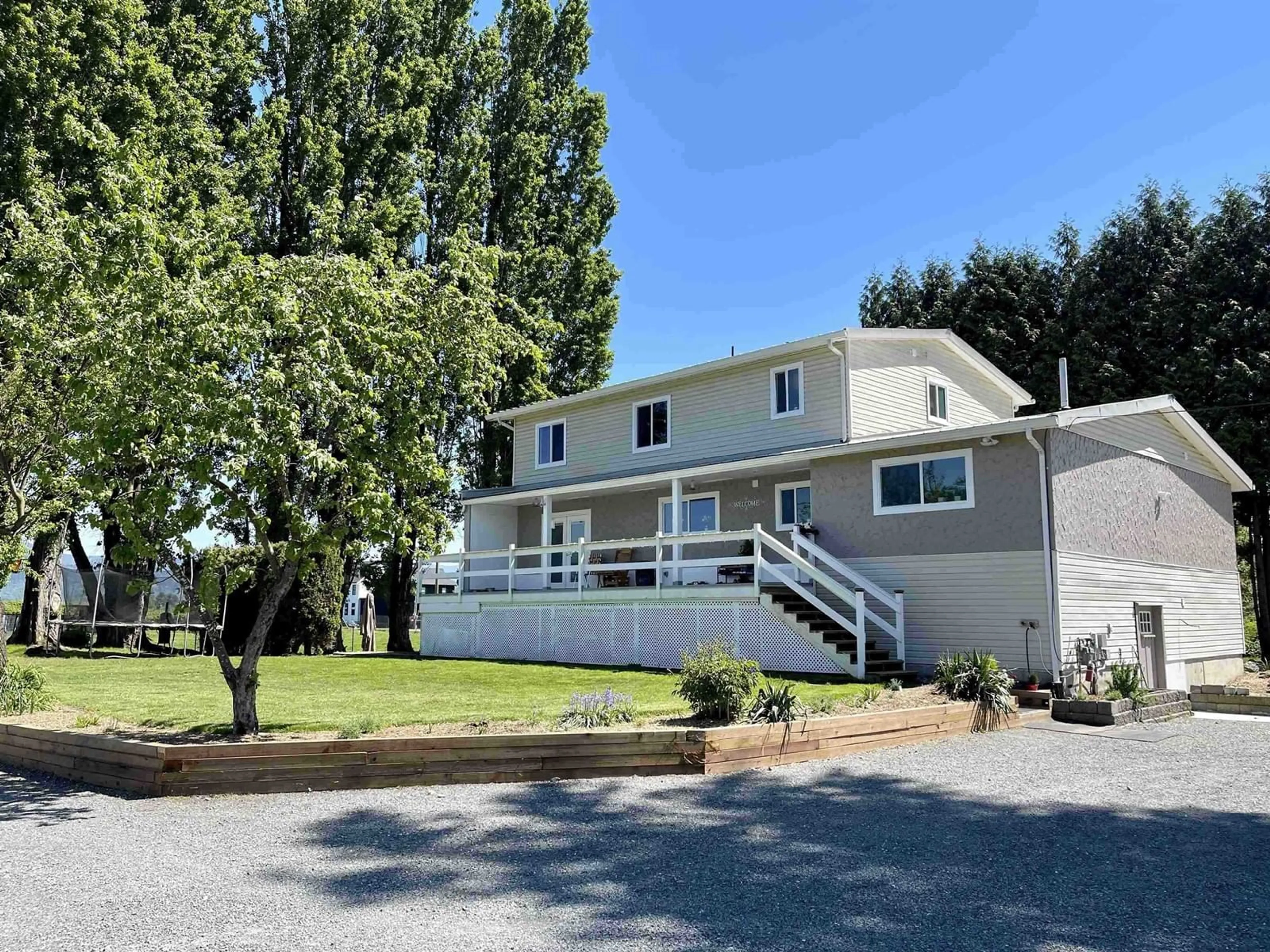 A pic from outside/outdoor area/front of a property/back of a property/a pic from drone, water/lake/river/ocean view for 6002 GLADWIN, Abbotsford British Columbia V4X1V9