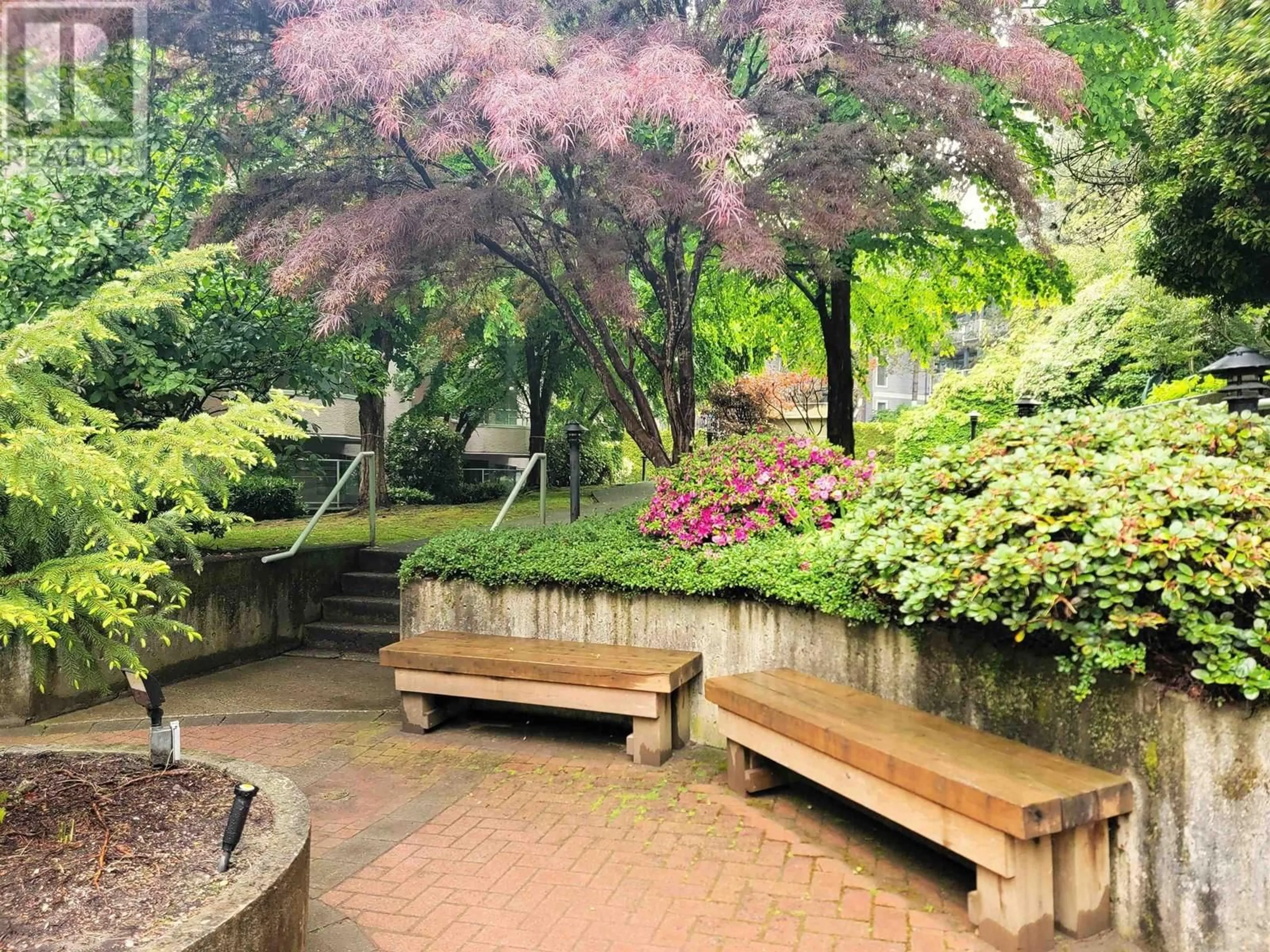 Patio, street for 410 - 6737 STATION HILL COURT, Burnaby British Columbia V3N4V2