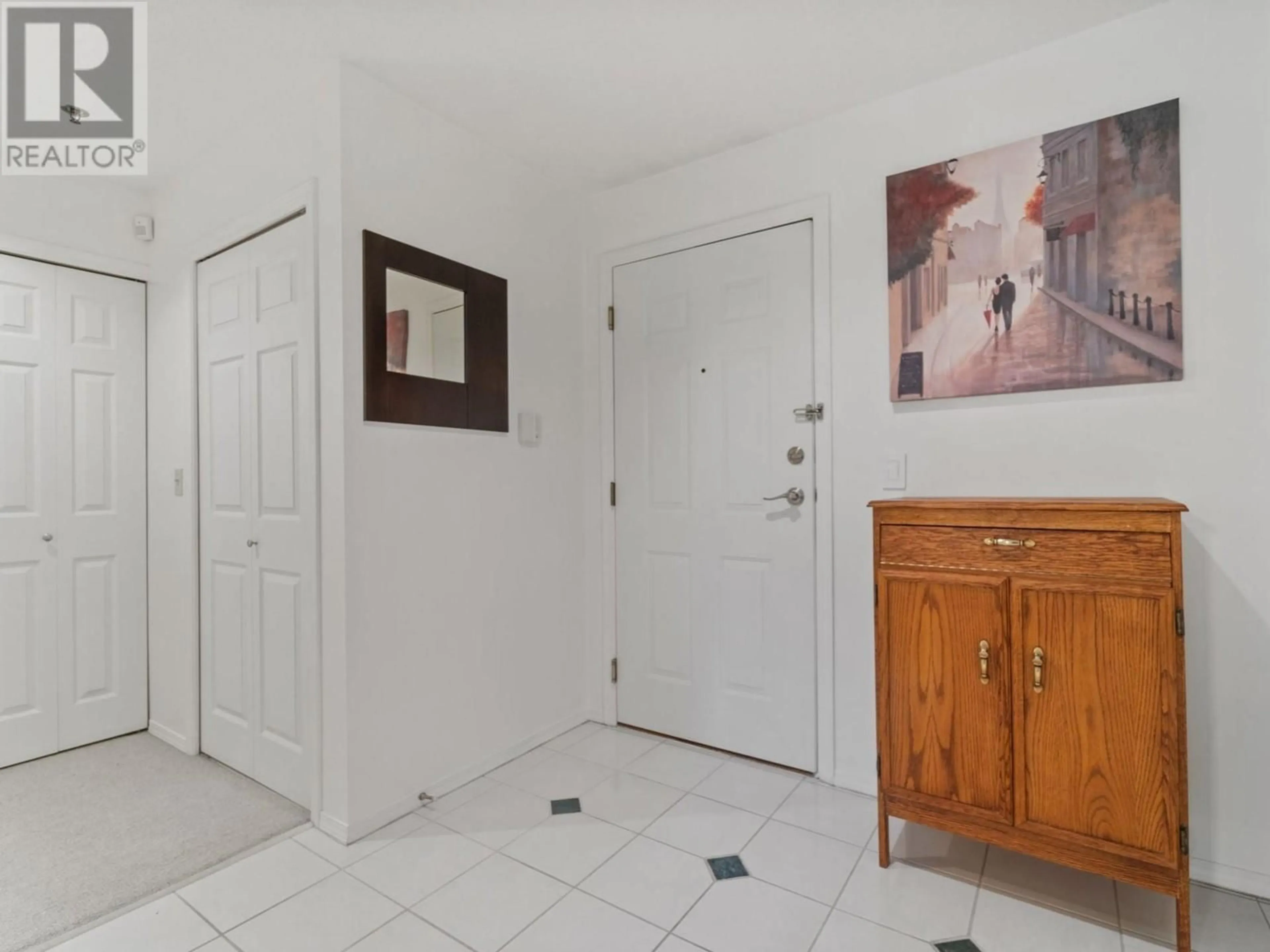 Indoor entryway for 410 - 6737 STATION HILL COURT, Burnaby British Columbia V3N4V2