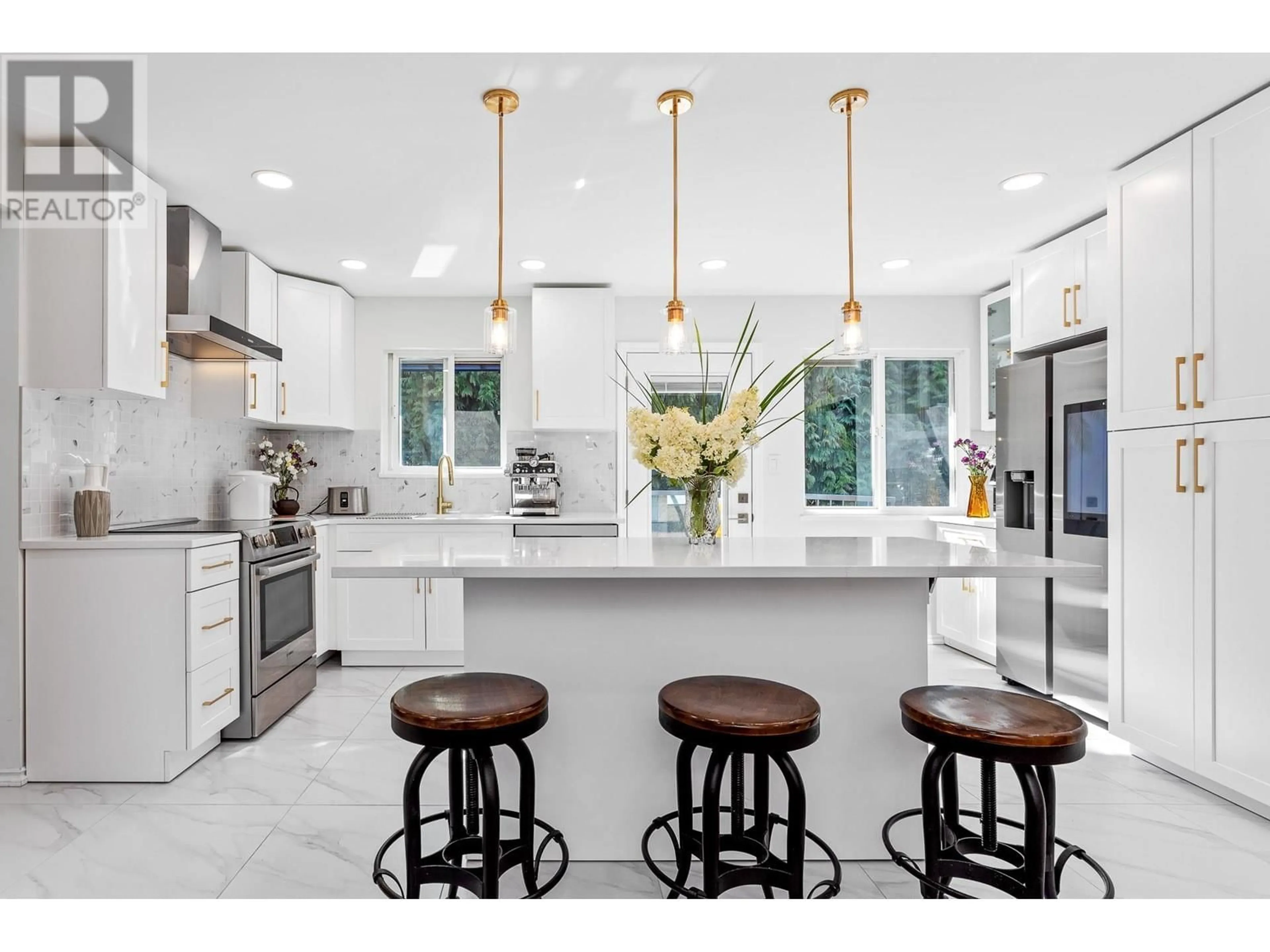 Contemporary kitchen, ceramic/tile floor for 3959 WOOD WAY, Port Coquitlam British Columbia V3B4B5