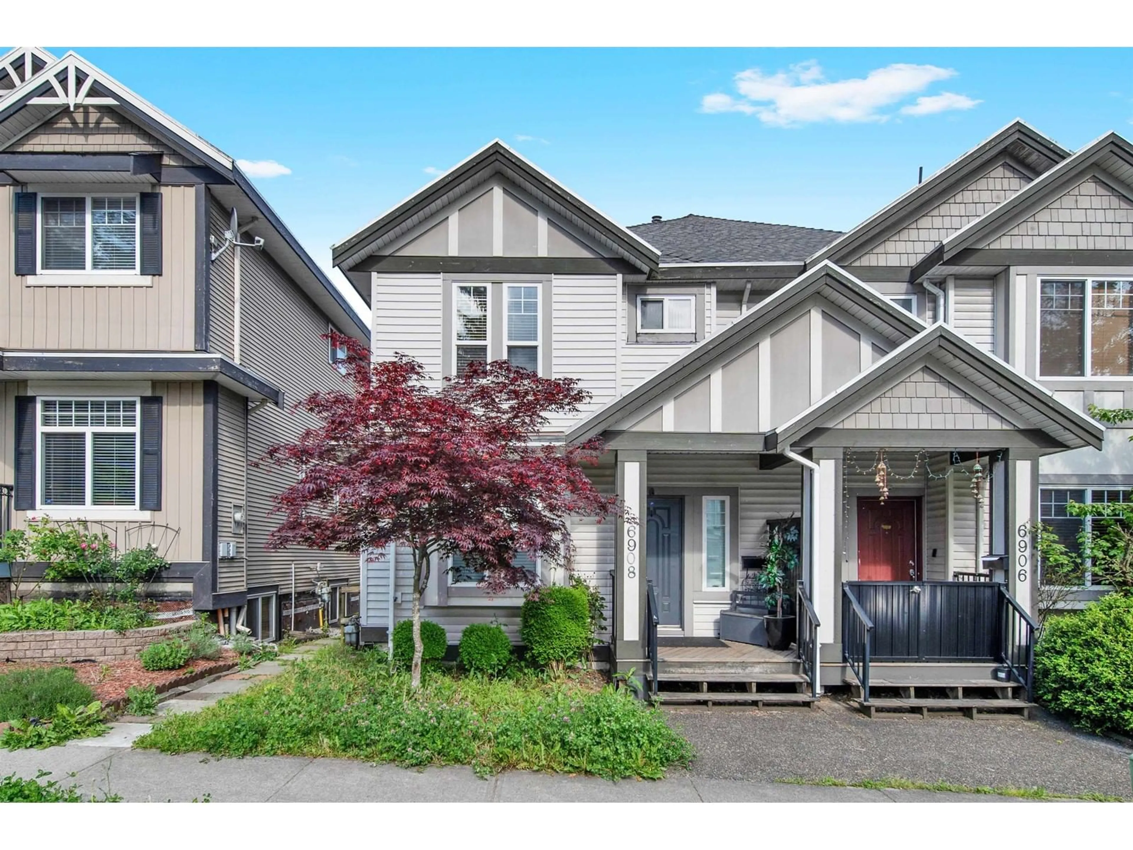 Home with vinyl exterior material, street for 6908 144, Surrey British Columbia V3W5R9