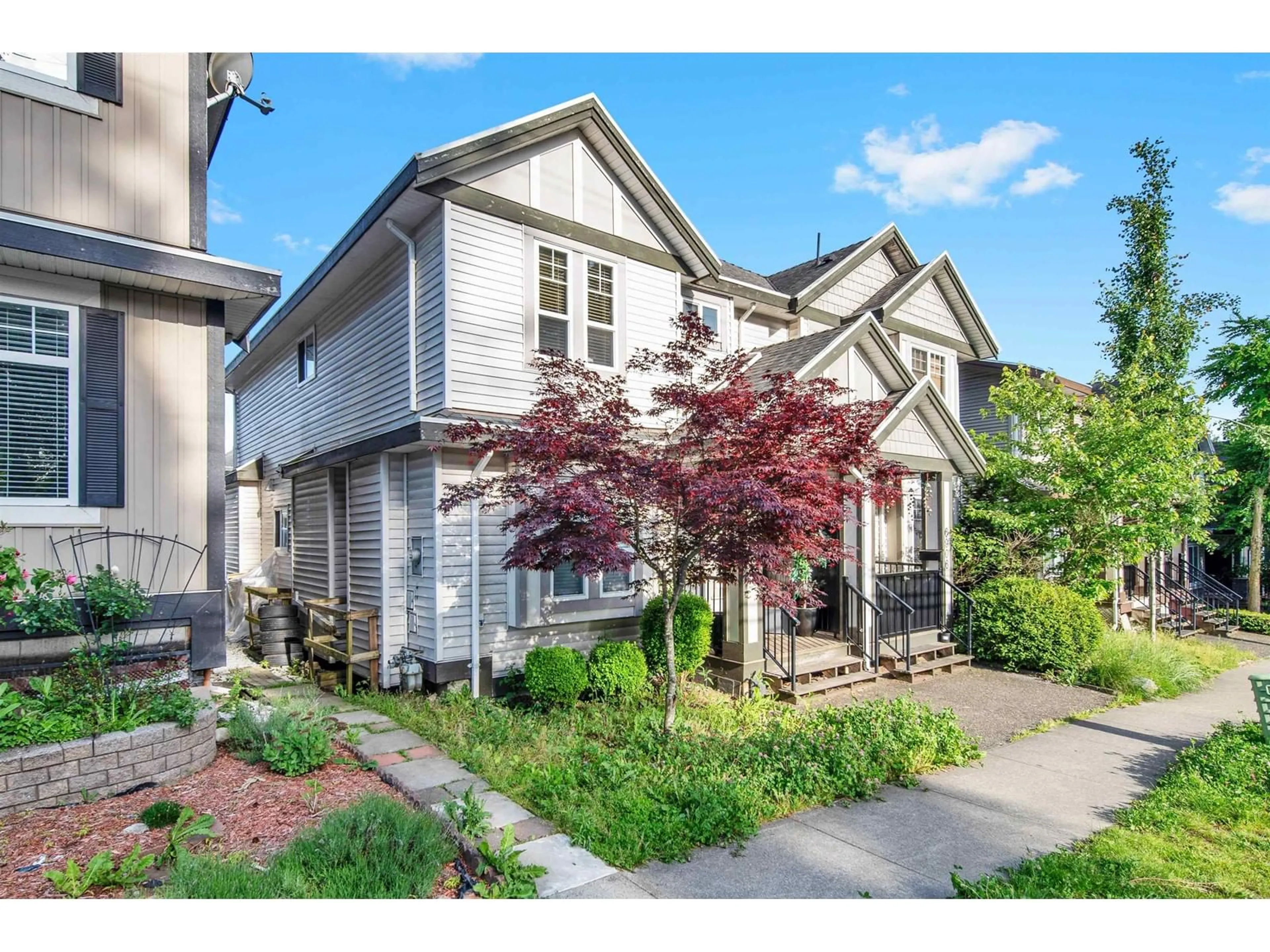 Home with vinyl exterior material, street for 6908 144, Surrey British Columbia V3W5R9