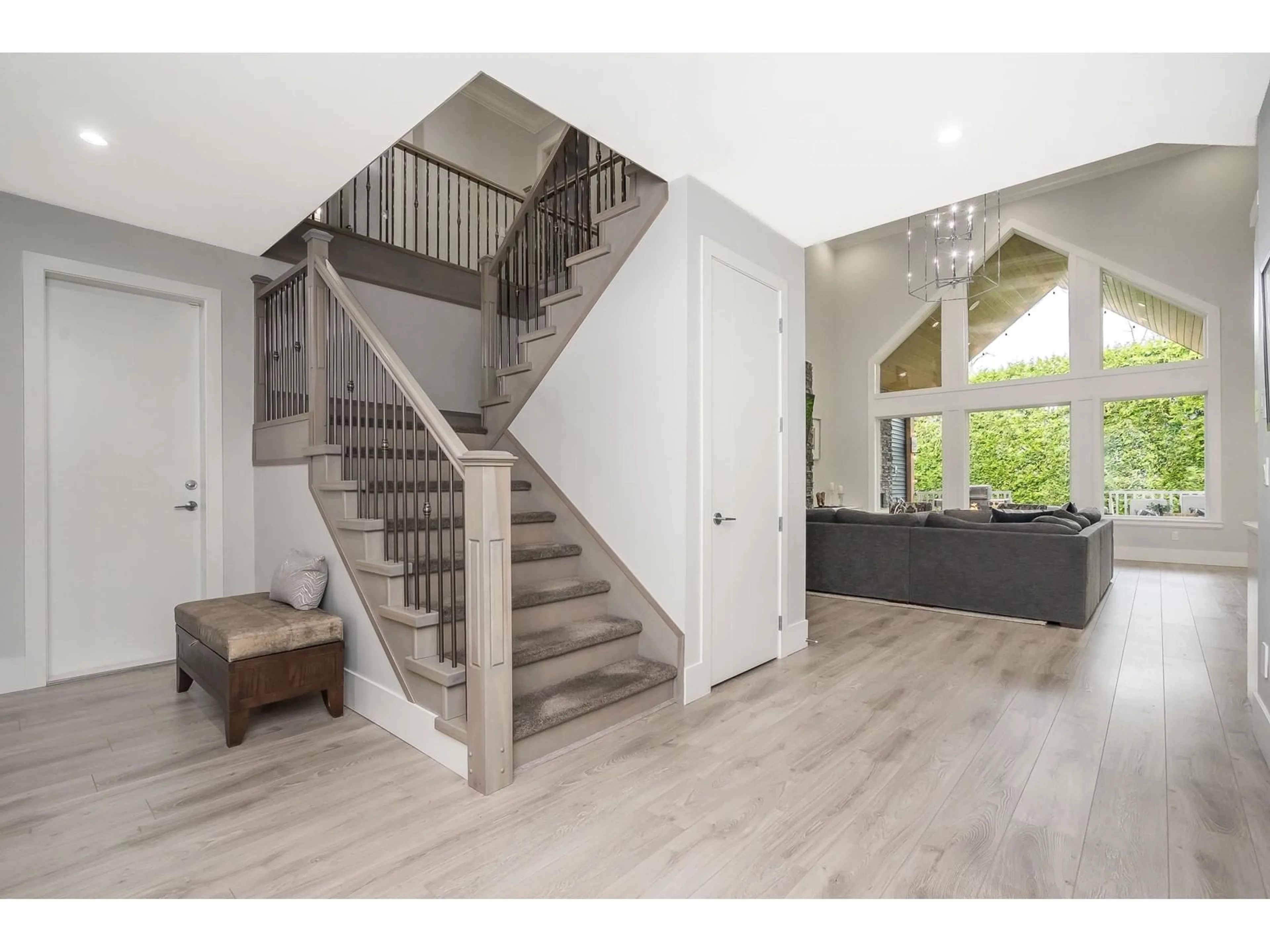 Indoor entryway for 2 - 22963 FRASER, Langley British Columbia V2Z2T3
