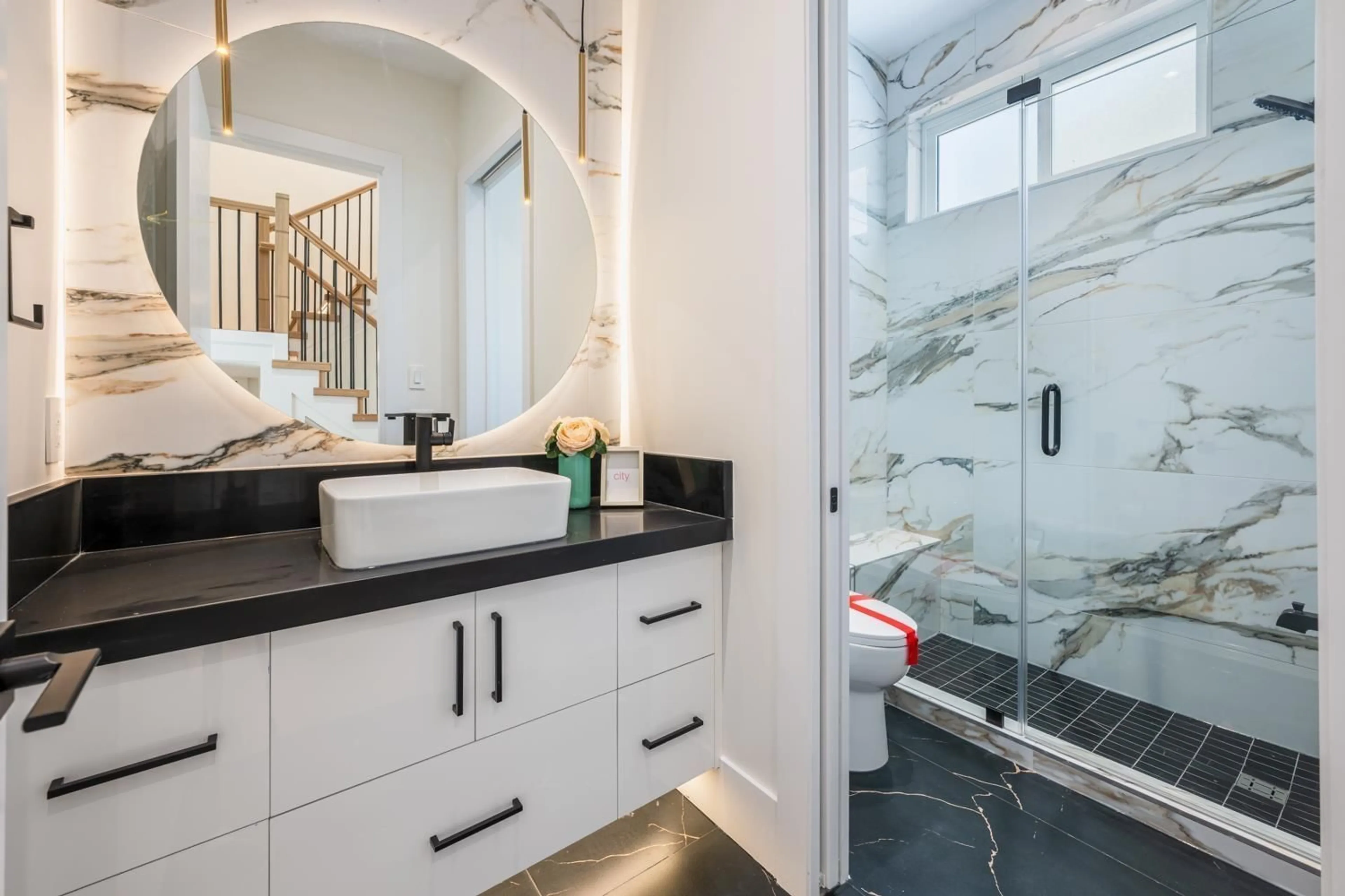 Contemporary bathroom, ceramic/tile floor for 34021 PRATT, Abbotsford British Columbia V2S4A9