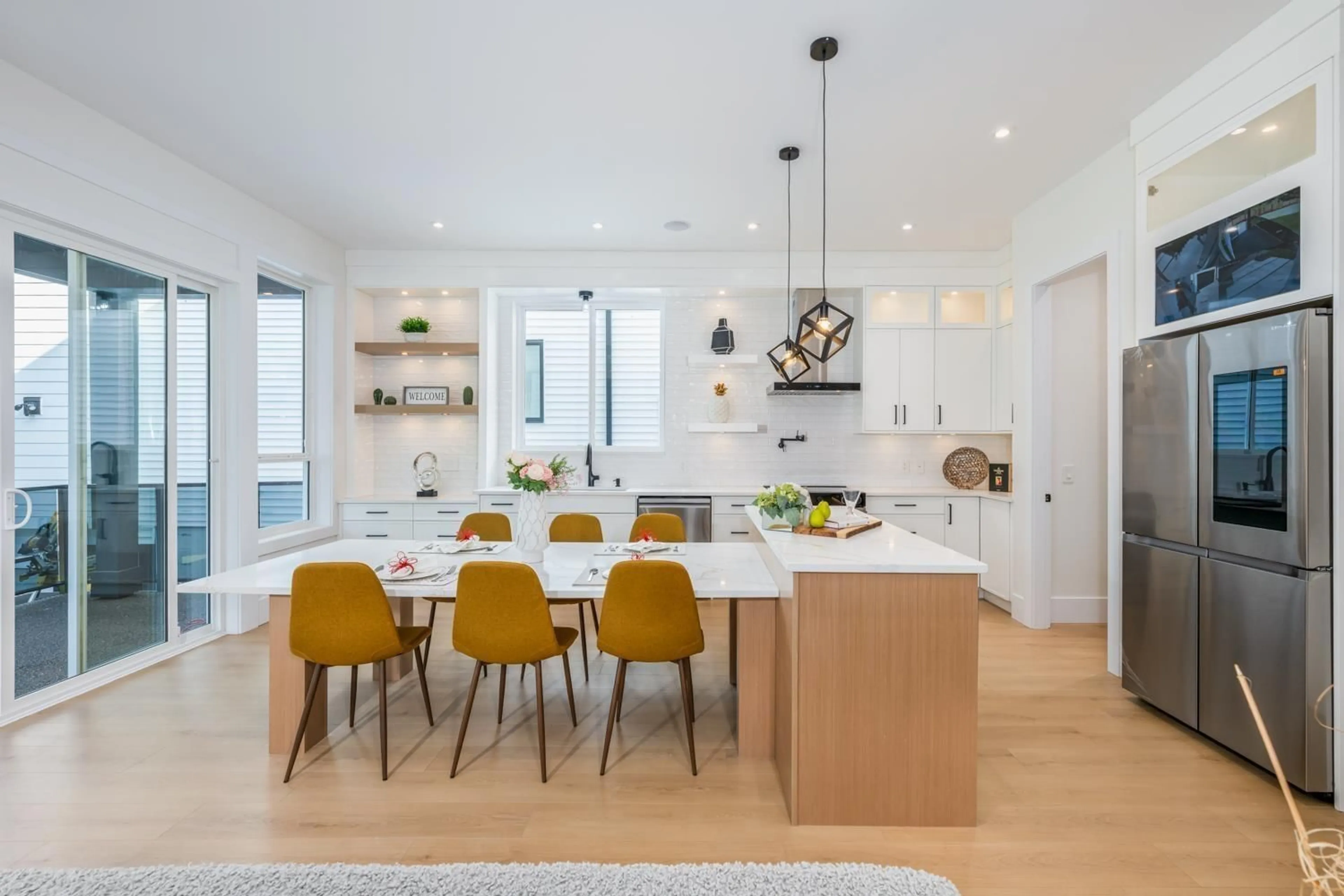 Open concept kitchen, unknown for 34021 PRATT, Abbotsford British Columbia V2S4A9