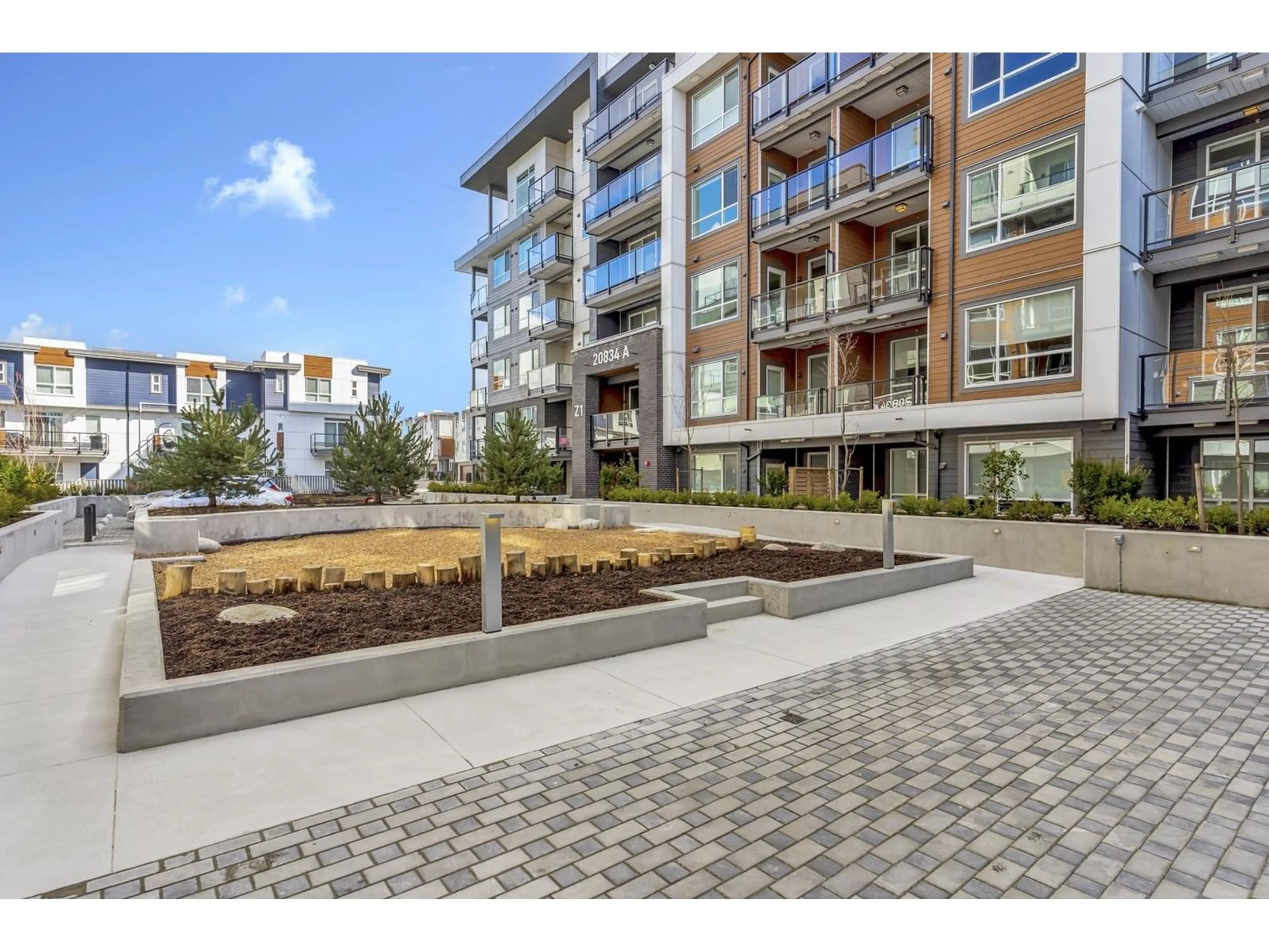 Patio, street for A409 - 20834 80, Langley British Columbia V2Y2C8