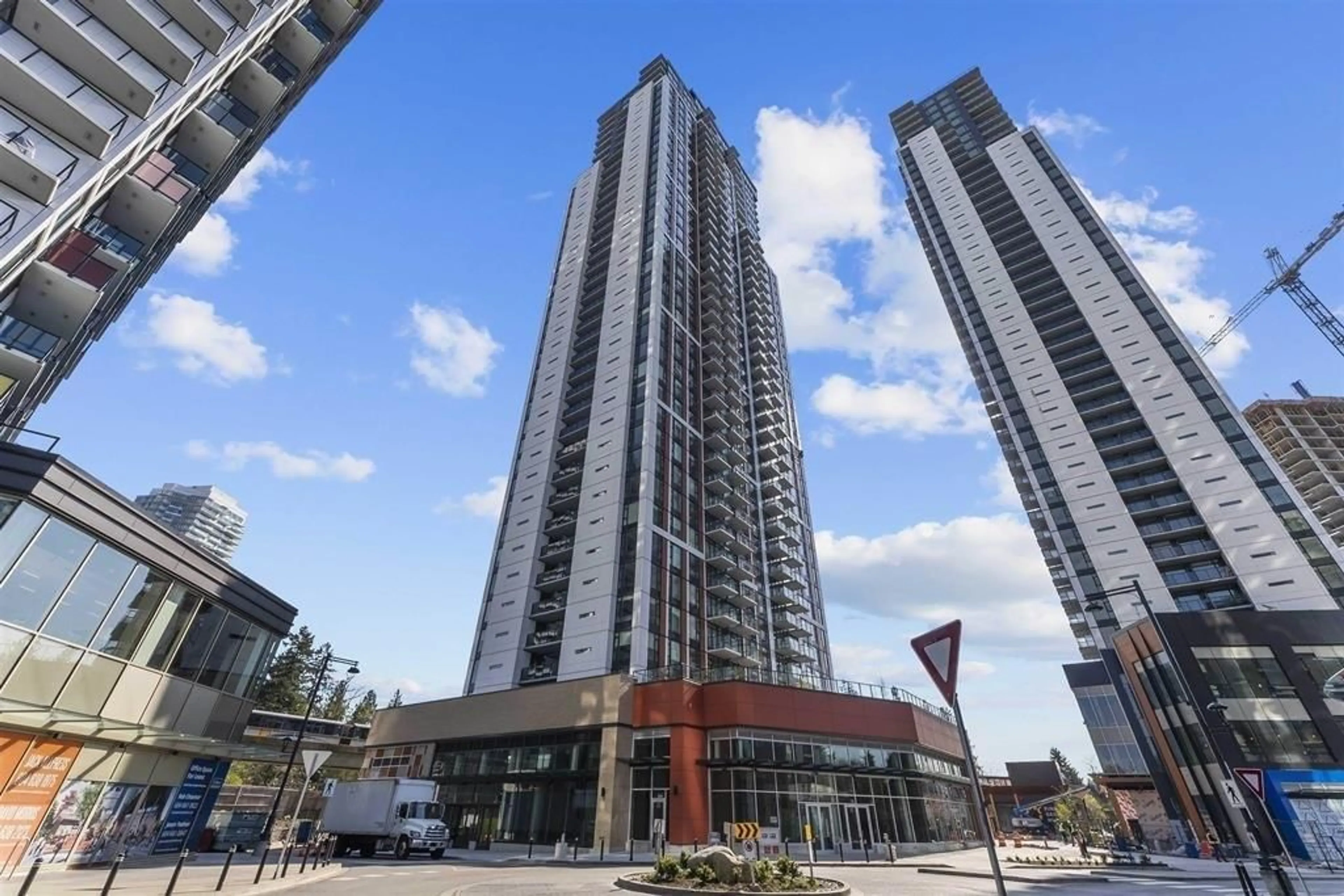 Indoor foyer for 2212 - 13725 GEORGE JUNCTION, Surrey British Columbia V3T0V7
