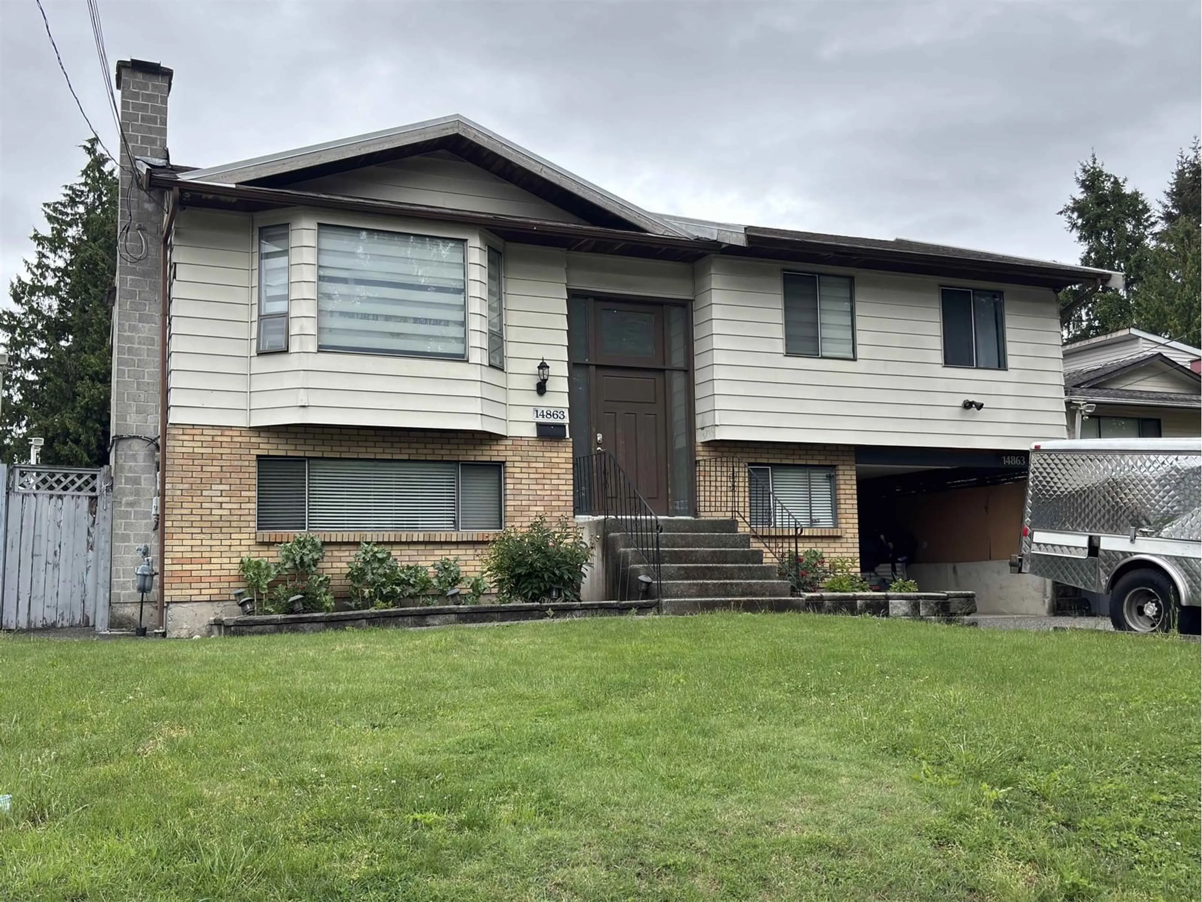 Home with vinyl exterior material, unknown for 14863 87A, Surrey British Columbia V3S5X4