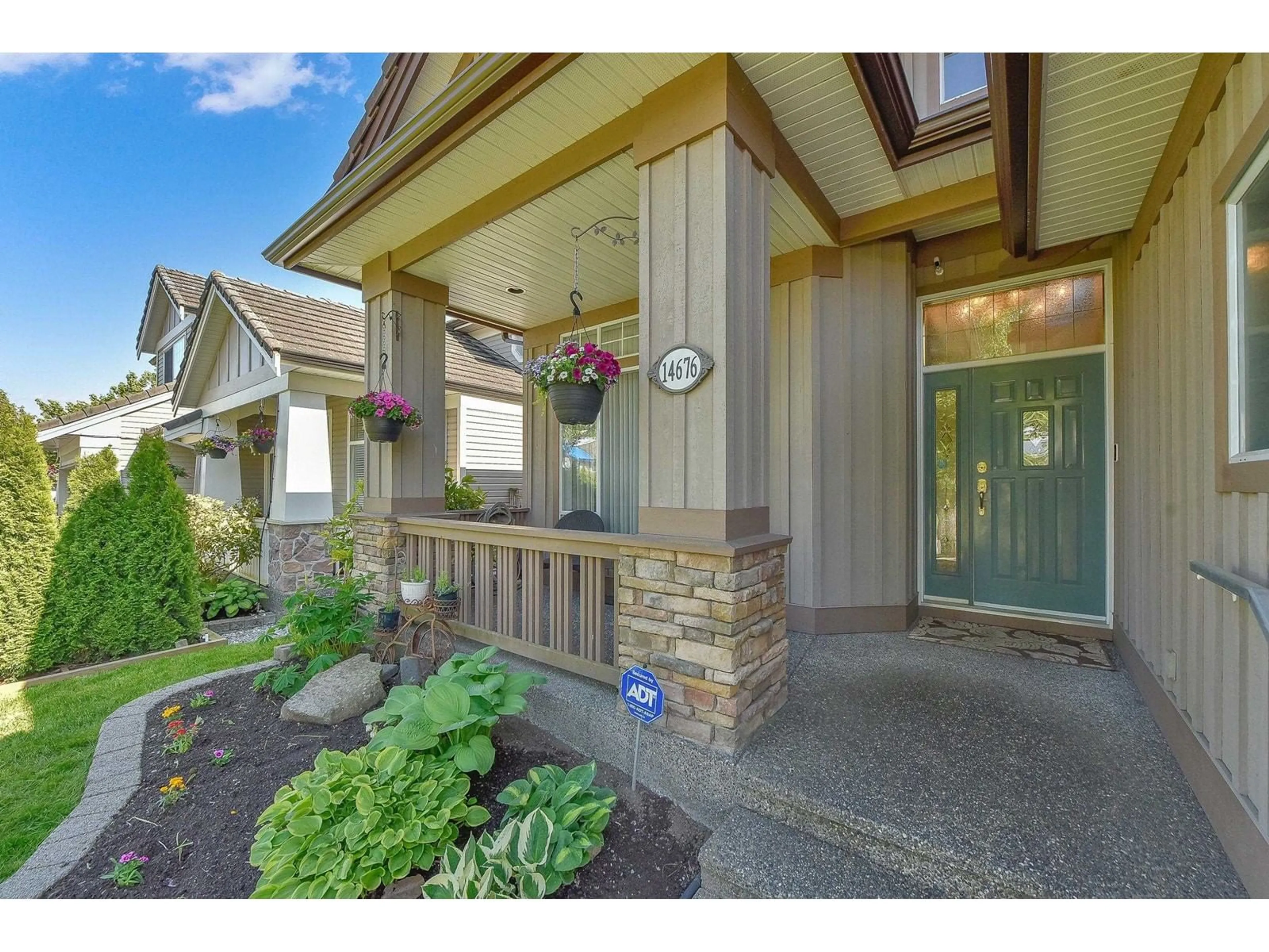 Indoor entryway for 14676 73A, Surrey British Columbia V3S9G4