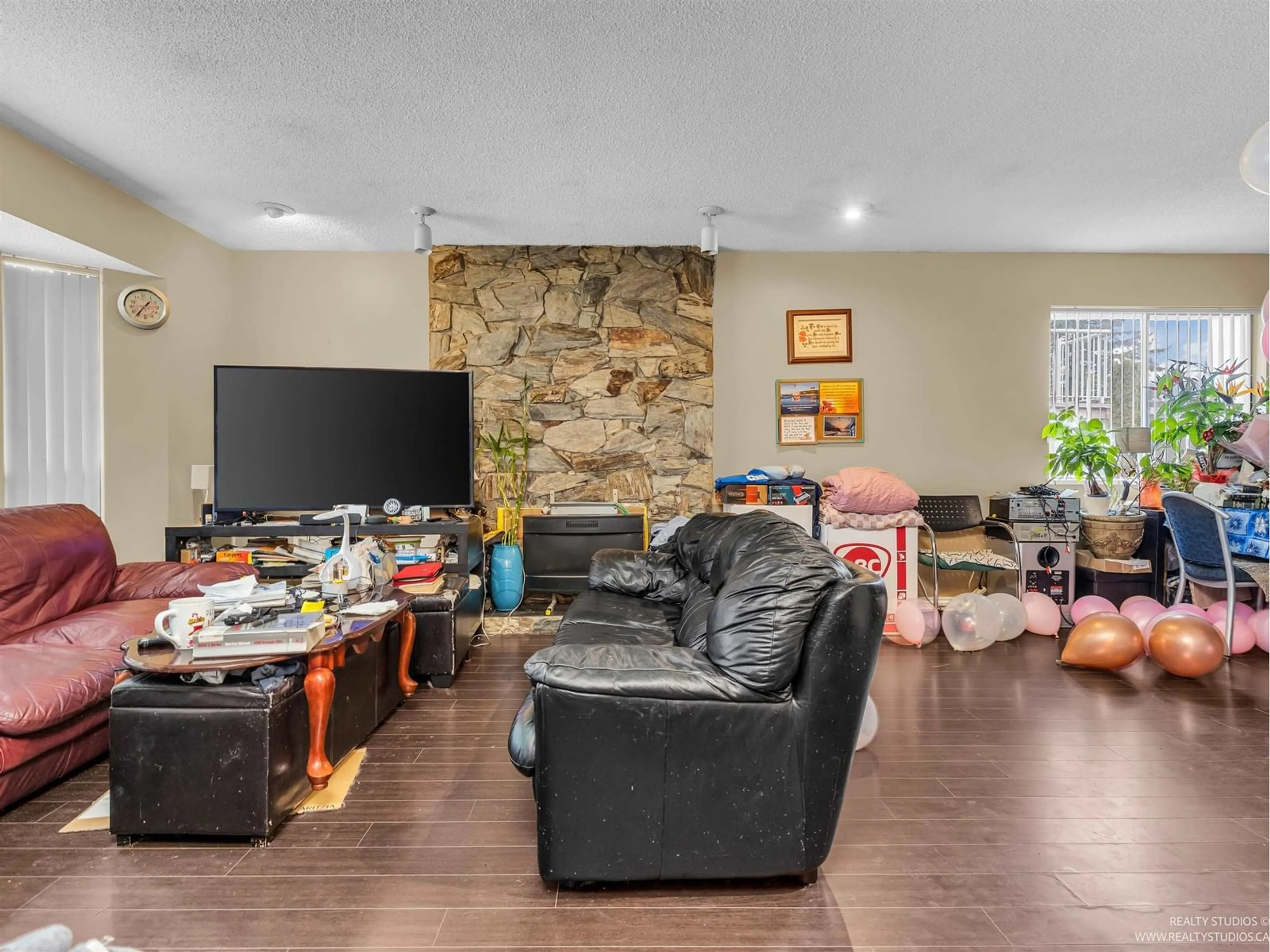 Living room with furniture, unknown for 6276 131A, Surrey British Columbia V3X1N9