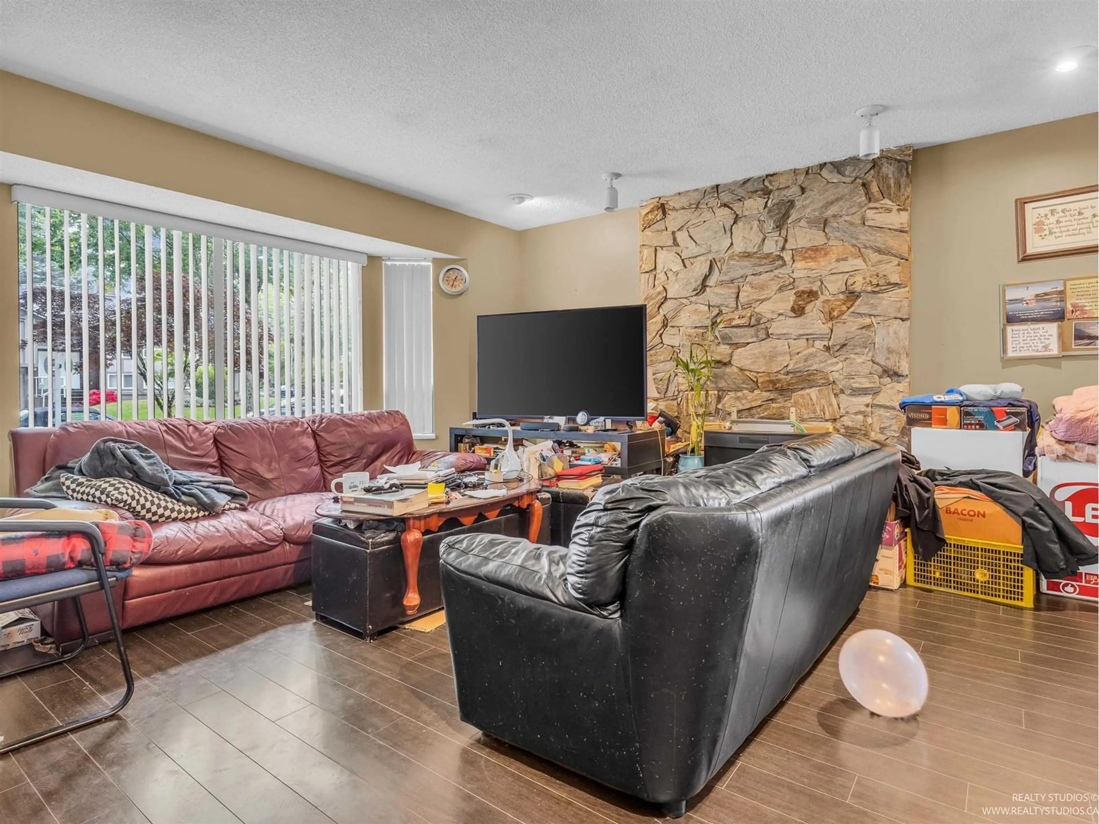Living room with furniture, unknown for 6276 131A, Surrey British Columbia V3X1N9